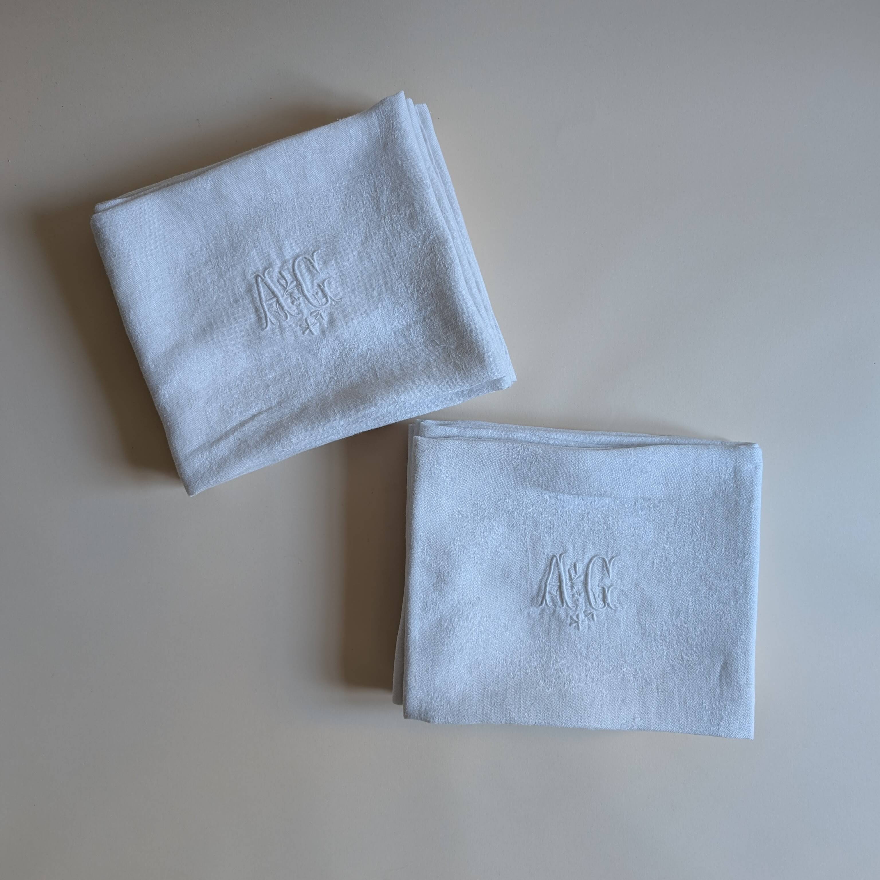Set of 12 embroidered initial napkins - AG