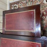 Bureau plat de style Louis XVI acajou et cuir rouge