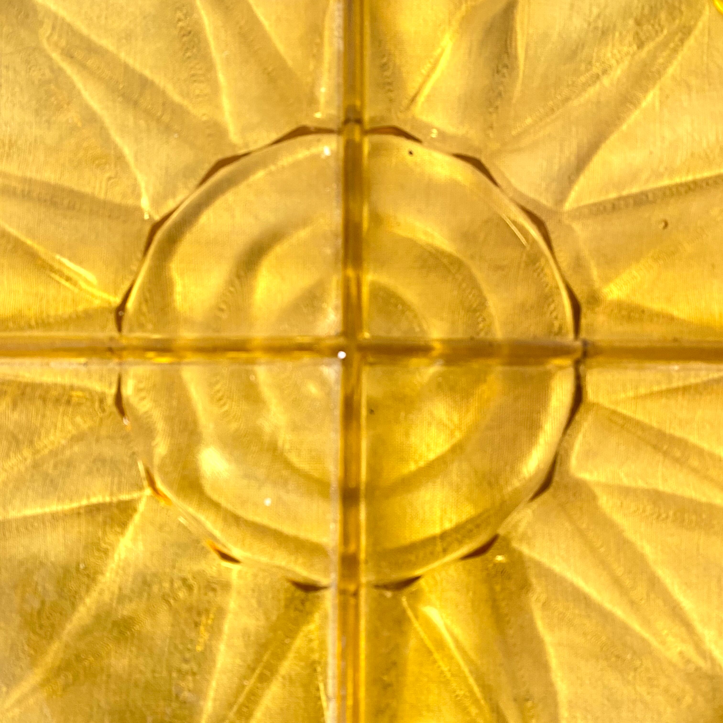 Aperoty servant dish in amber glass