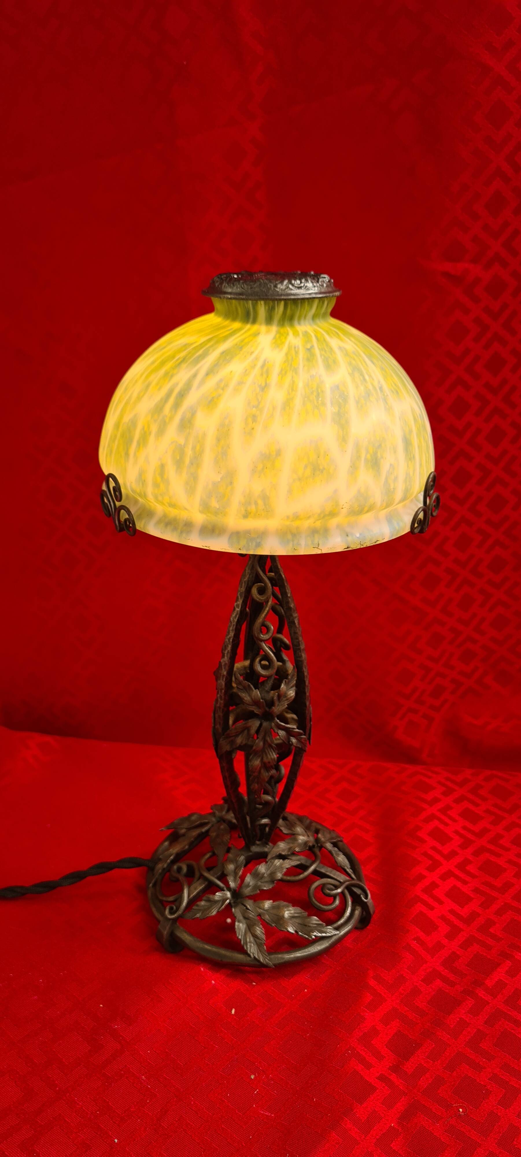 Wrought iron lamp in the Edgar Brandt style, Paul Kiss, 1910 to 25. Unsigned, damage, 37x16cm. Work