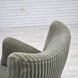 Fauteuil danois des années 1960, revêtement en velours vert, pieds en chêne.