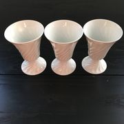 Lot de 3 coupes à café en porcelaine