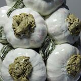 Vintage trompe-l’œil garlic pyramid in glazed ceramic from Manises, Spain.