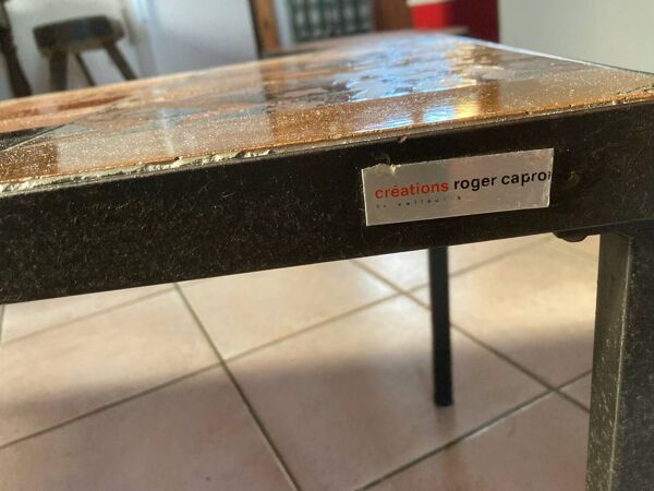 Table roger capron