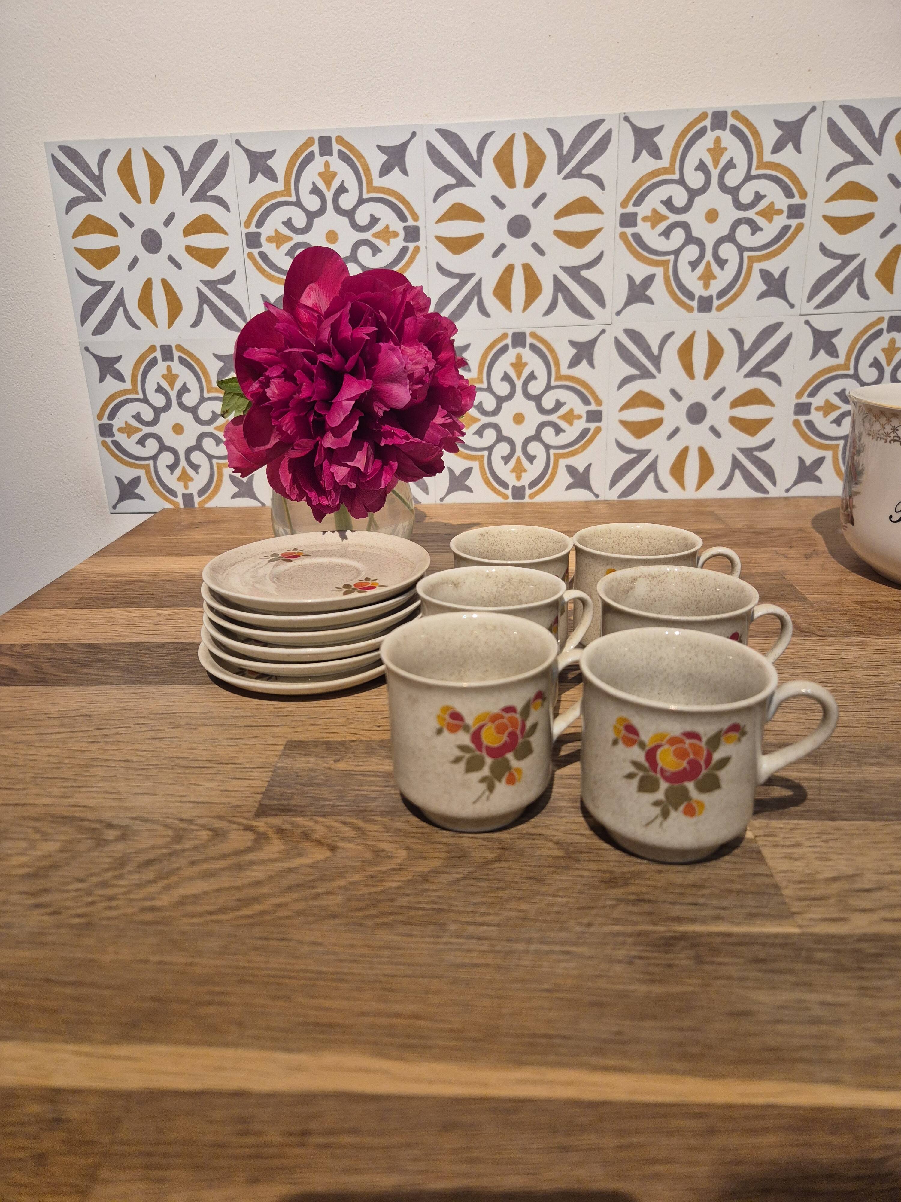 Vintage cups and saucers - set of 6