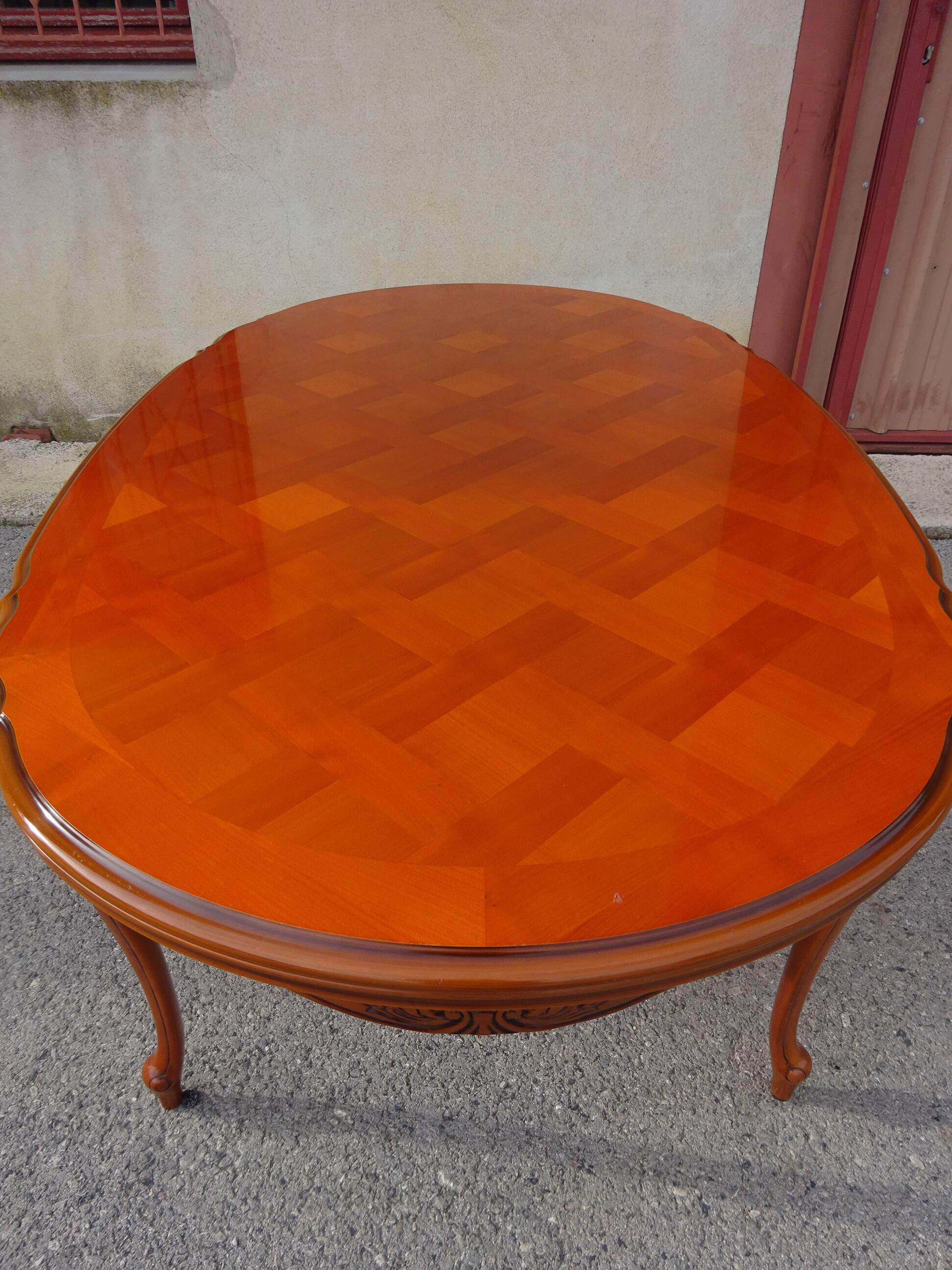Table ovale avec rallonges, style Louis XV