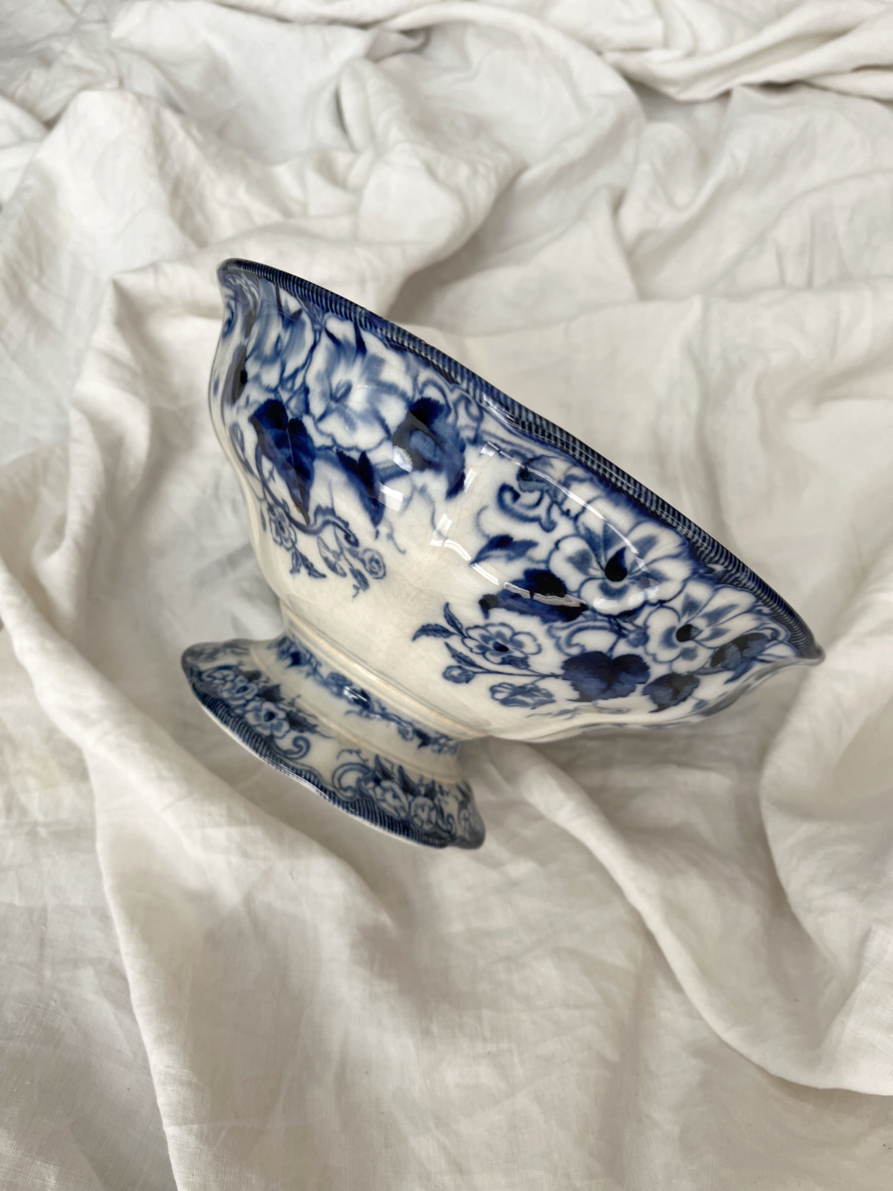 Flora pedestal bowl/salad bowl, Creil and Montereau, late 19th century