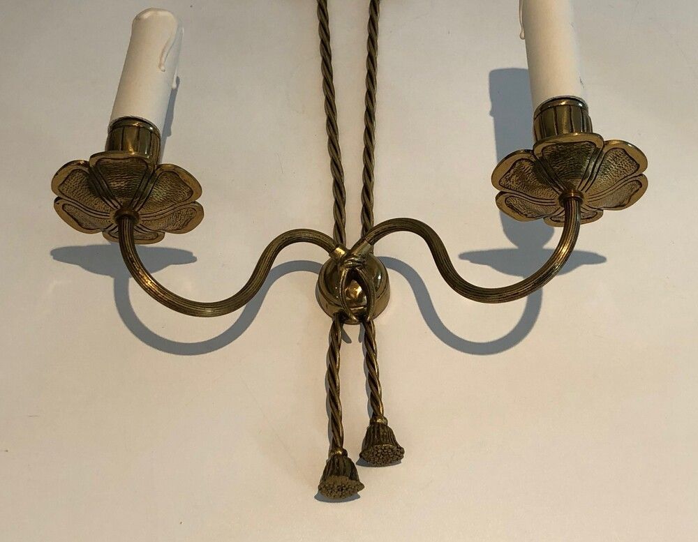Paire d'appliques en bronze de style Louis XVI