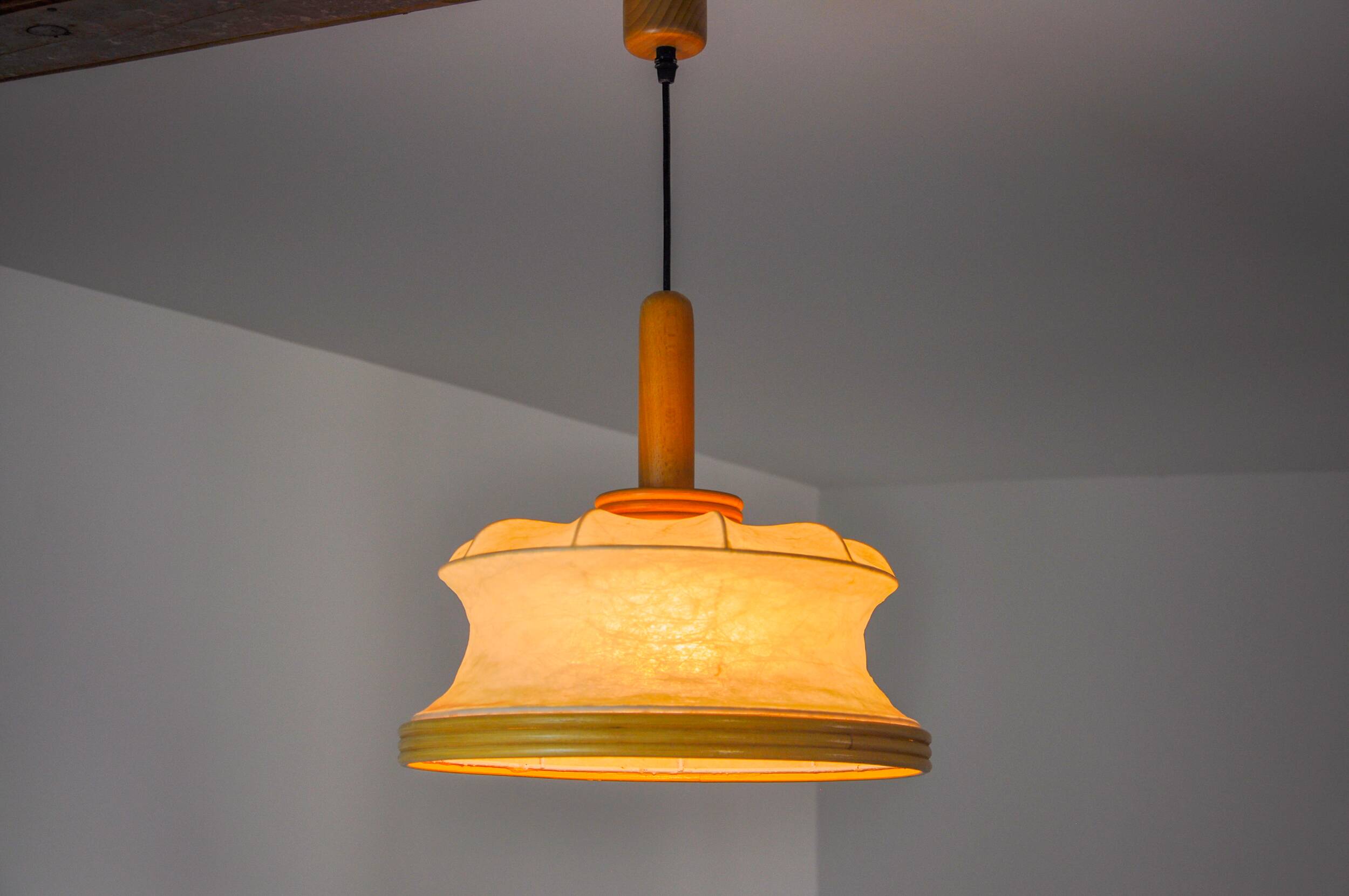 "Cocoon" pendant light, resin and pine, Italy, 1970