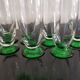 10 flûtes à champagne en verre à pied vert, années 30