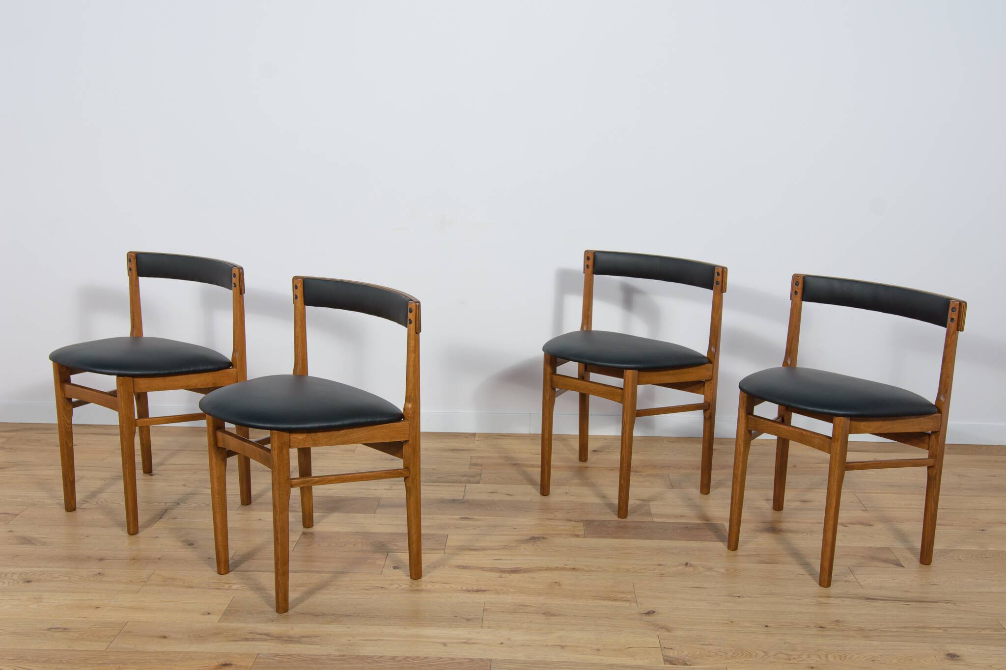 Mid century round extendable dining table and chairs from mcintosh, 1960s, set of 5