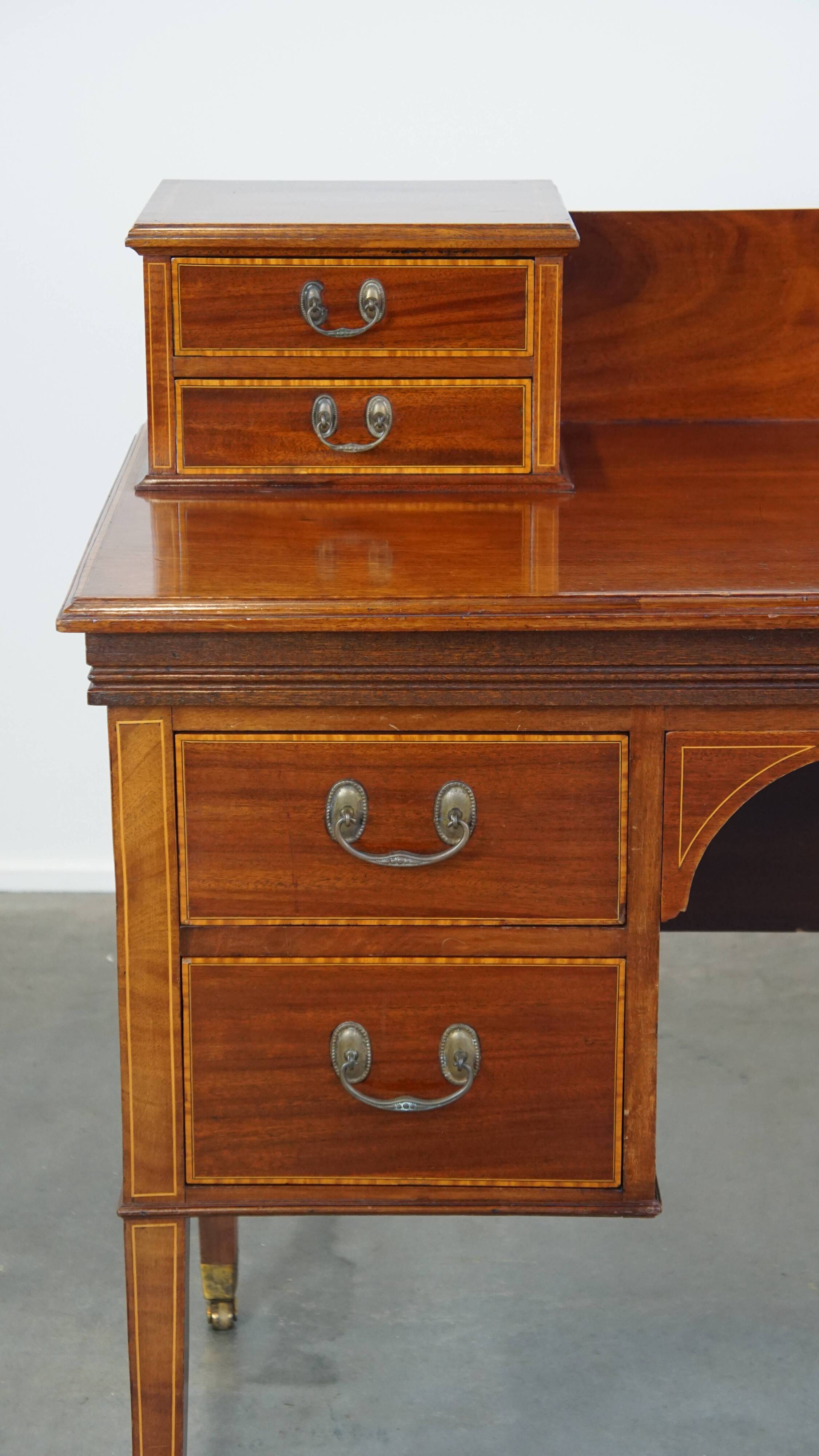 Bureau anglais de style Empire avec marqueterie de bois, XIXe siècle