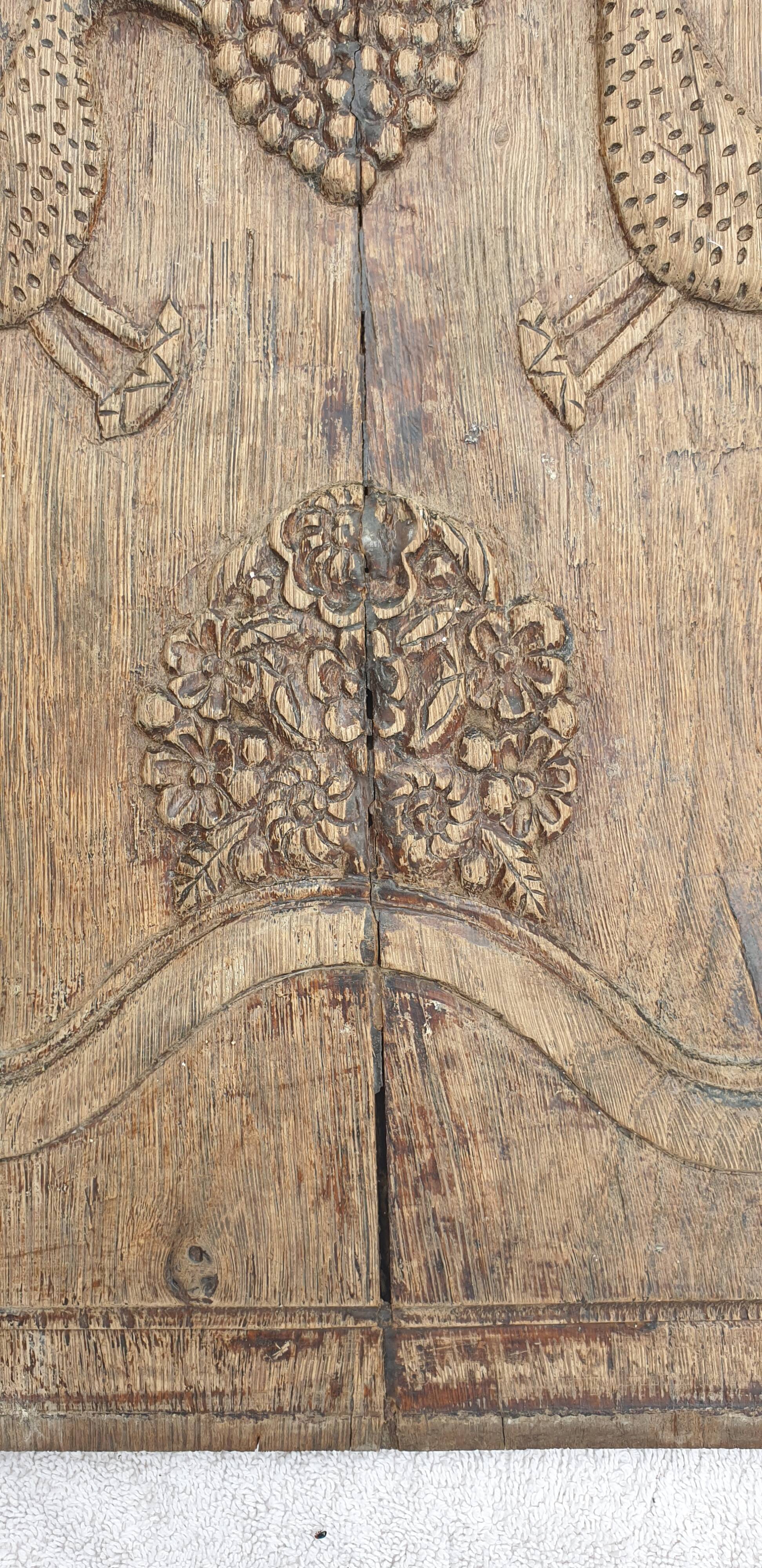 Panel, bas relief in natural wood, 18th century period