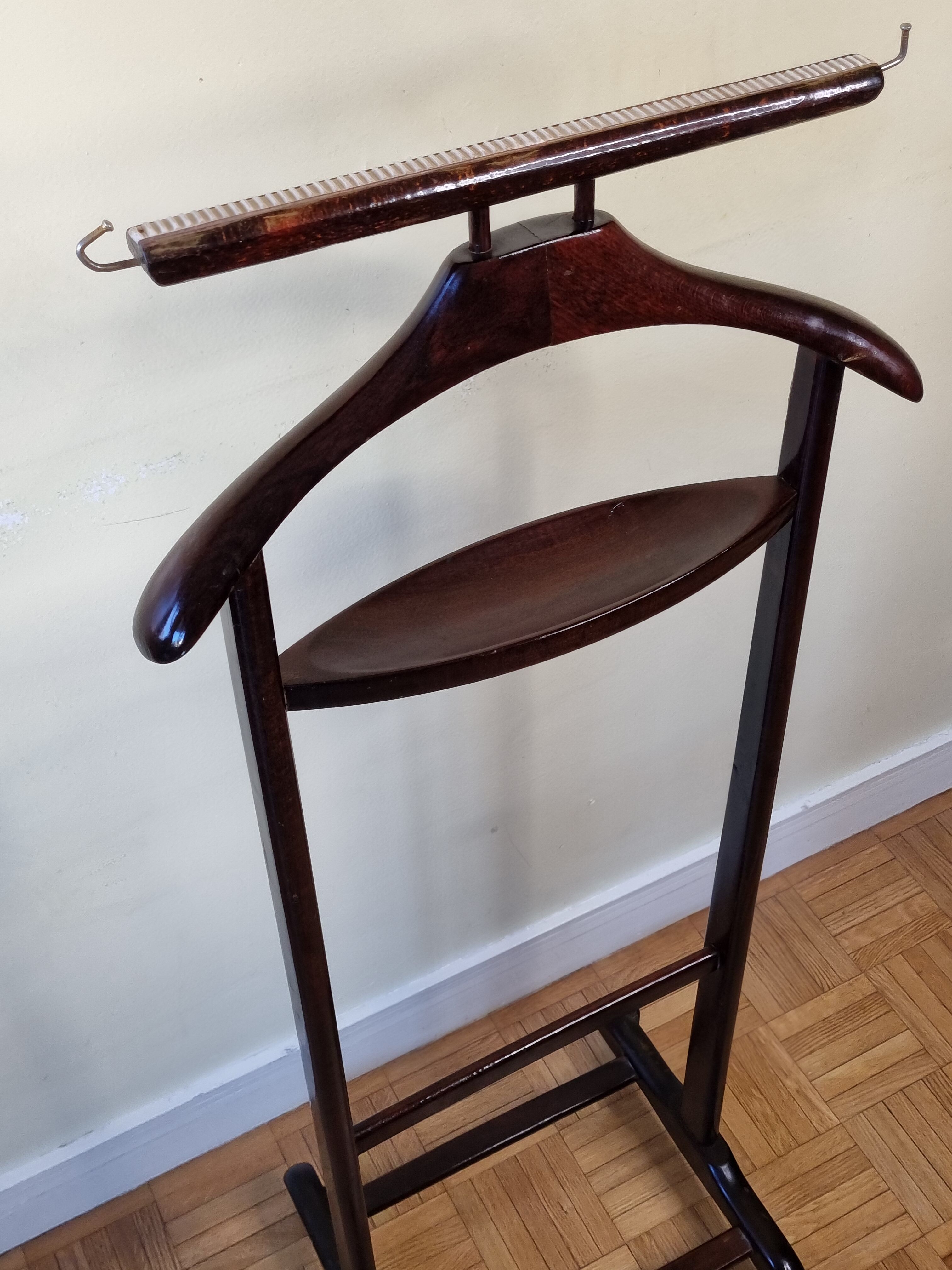 Valet de nuit en bois vernis, vintage, années 50-60
