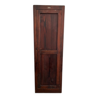 Ancien vestiaire d’école en bois