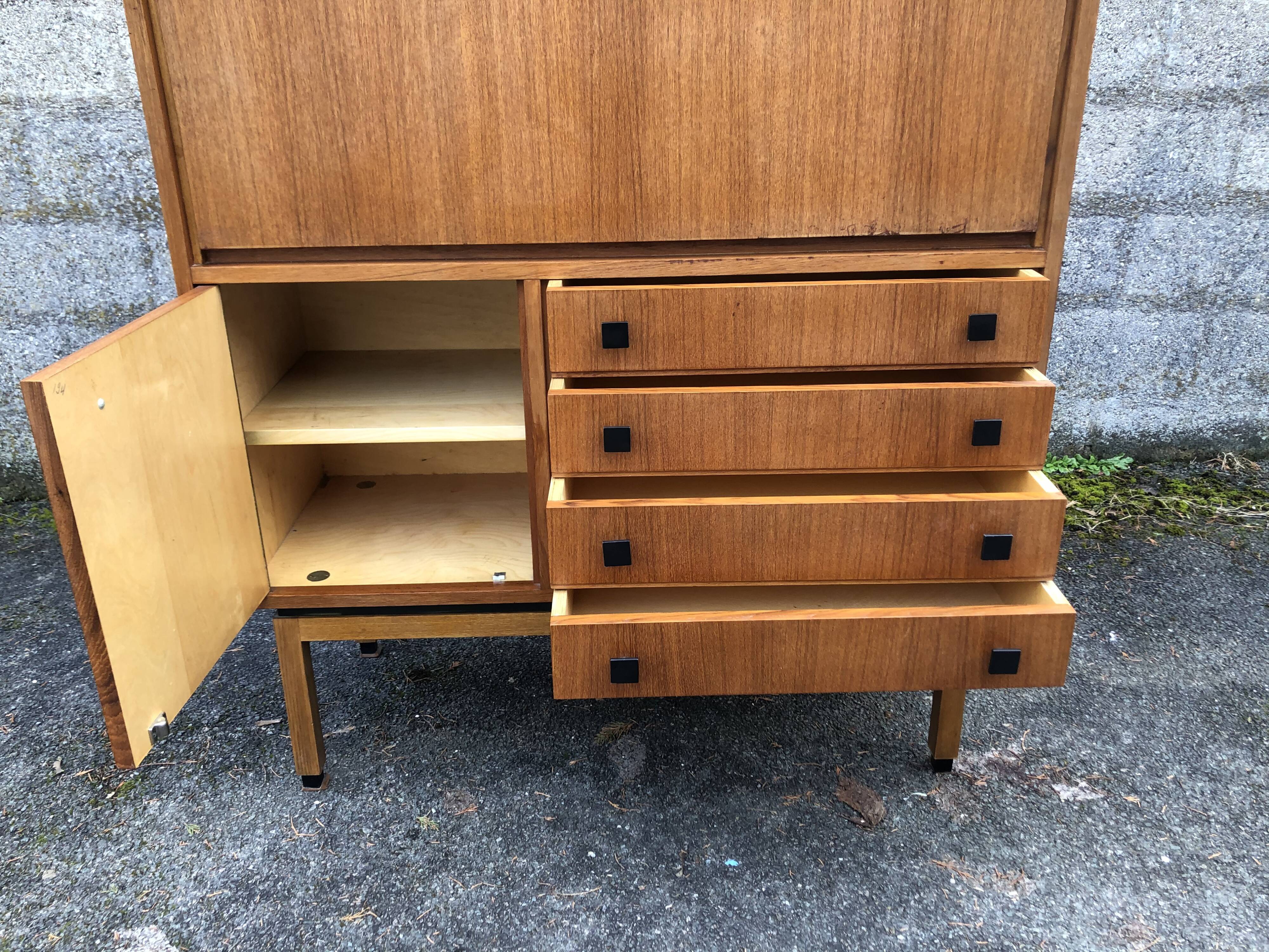 Meuble vitrine danois MDK 1960
