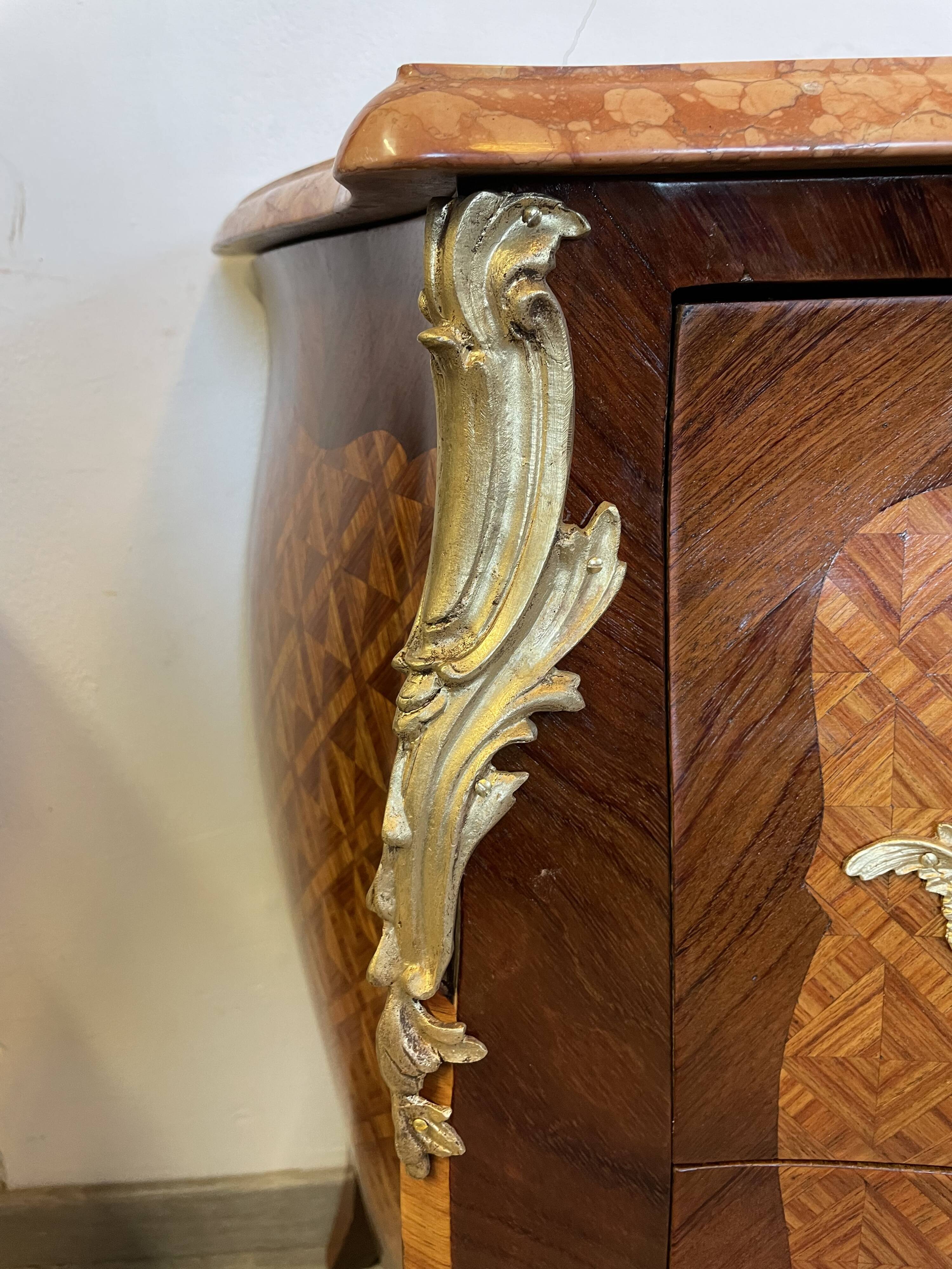 Louis XV chest of drawers in rosewood