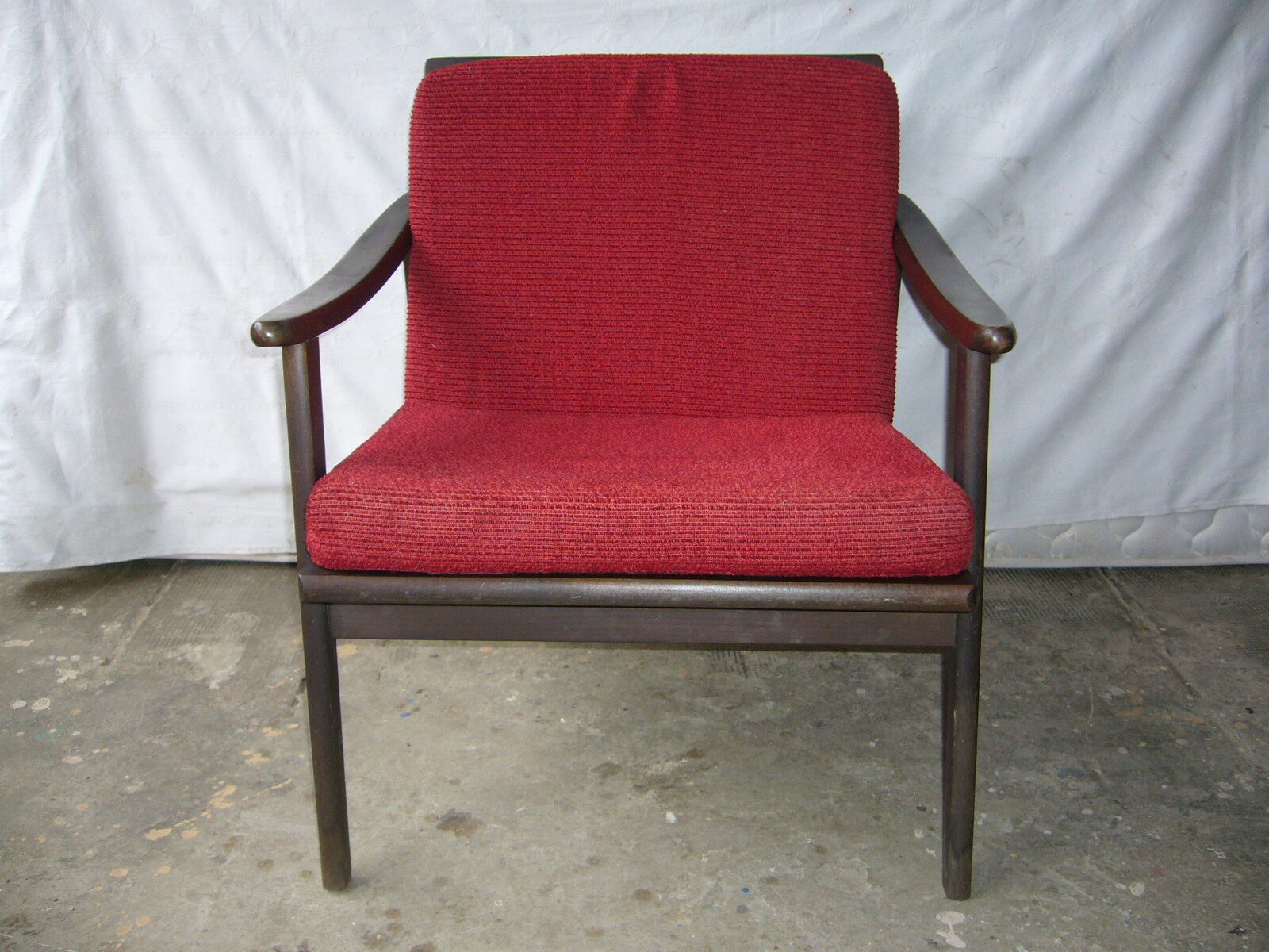 60's chair in Scandinavian-style teak and velvet