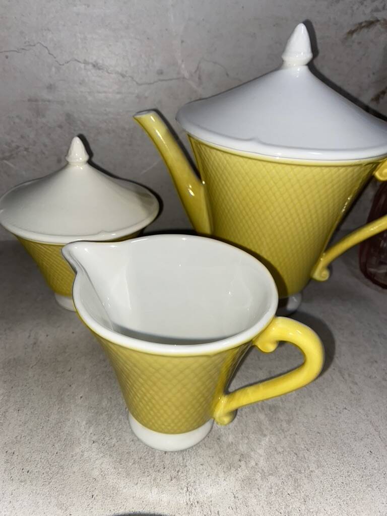 Service à café / thé vintage en porcelaine jaune safran – Salins France – 1