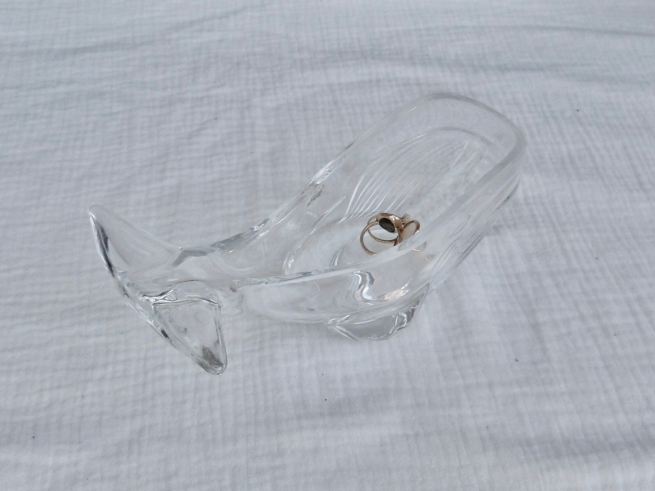 Empty whale pocket in Arques crystal