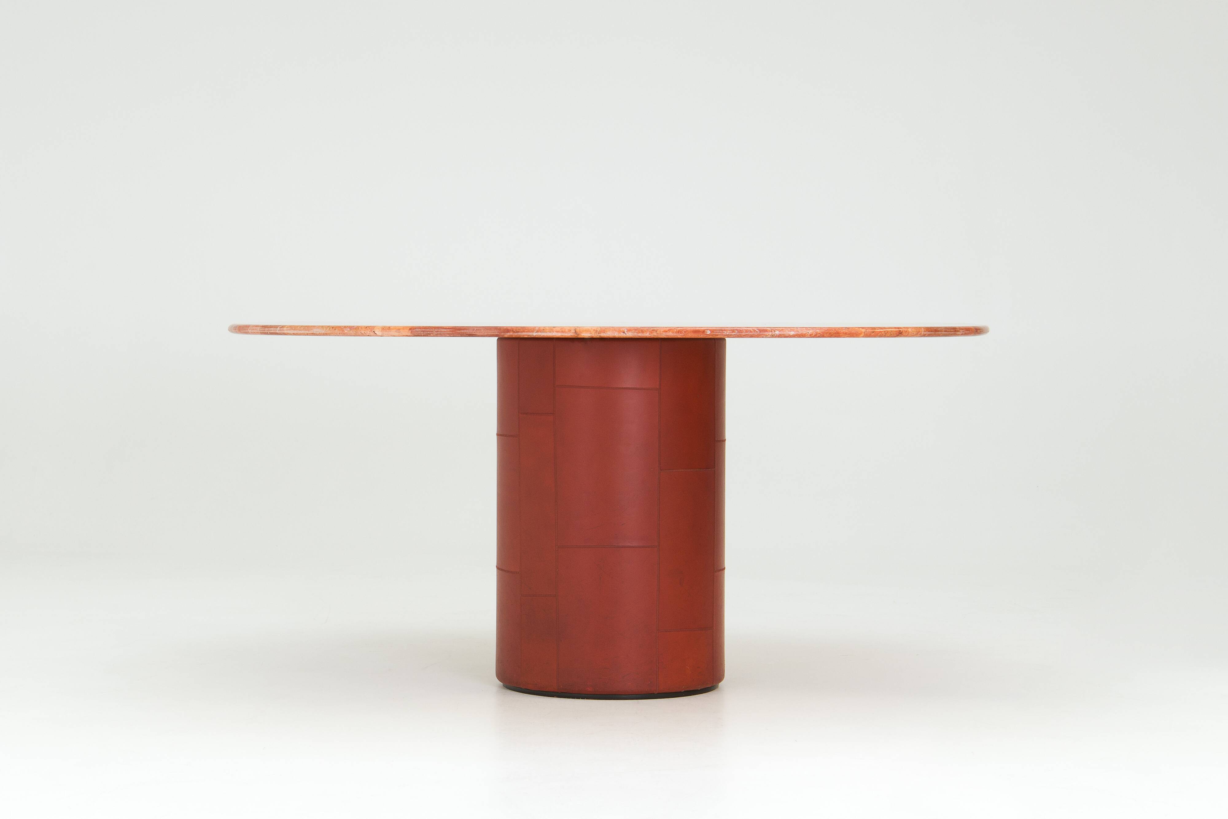 Dining table 'Tobia' in red travertine