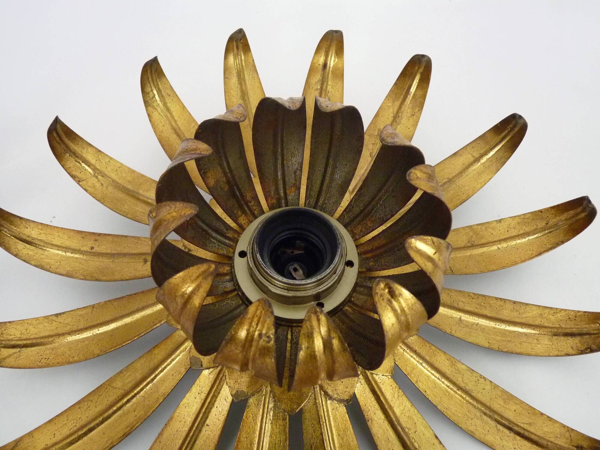 Pair of palm tree wall lights in gold metal. 70s