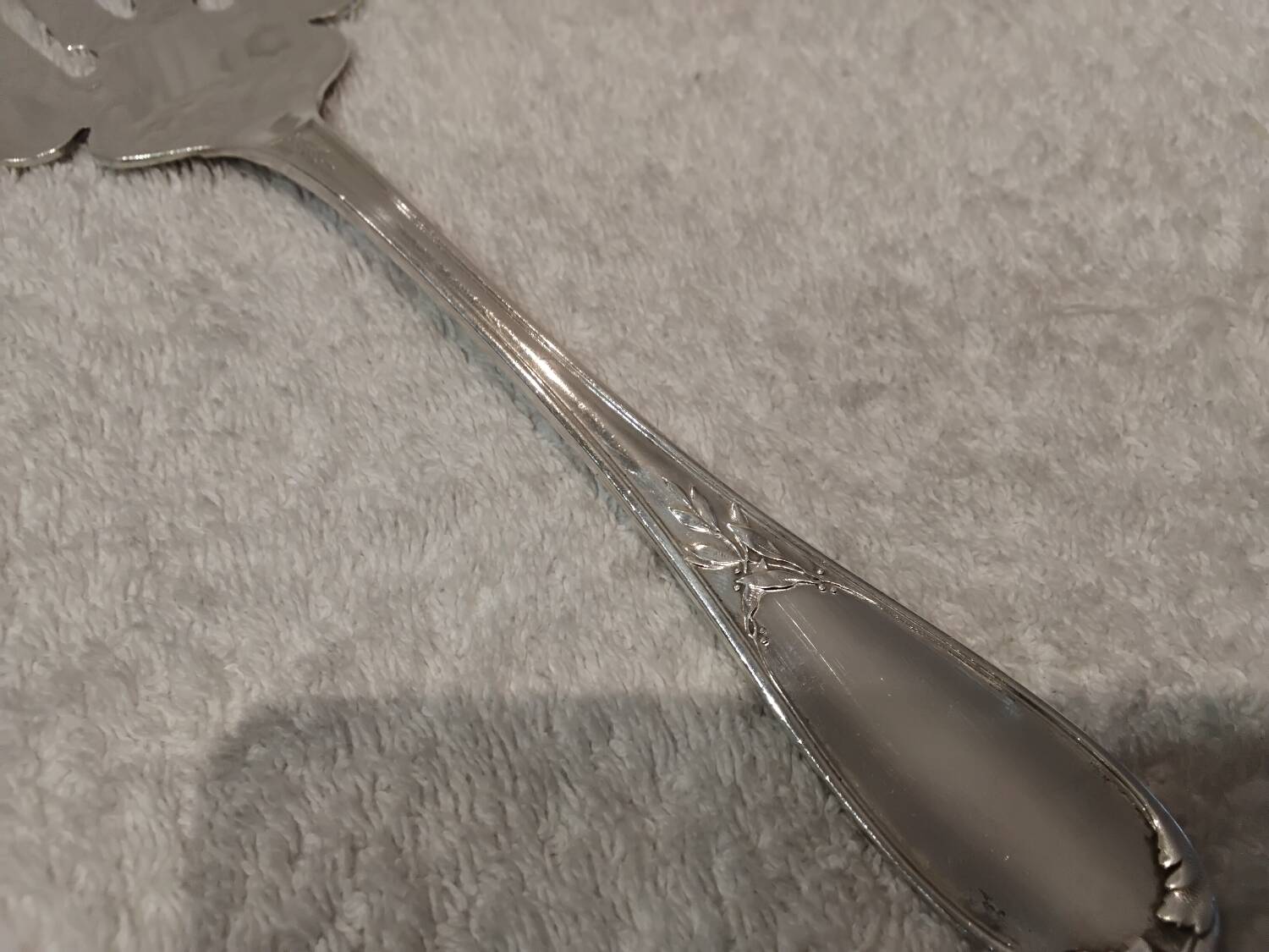 Silver plated fish serving fork, Ercuis goldsmith, laurels