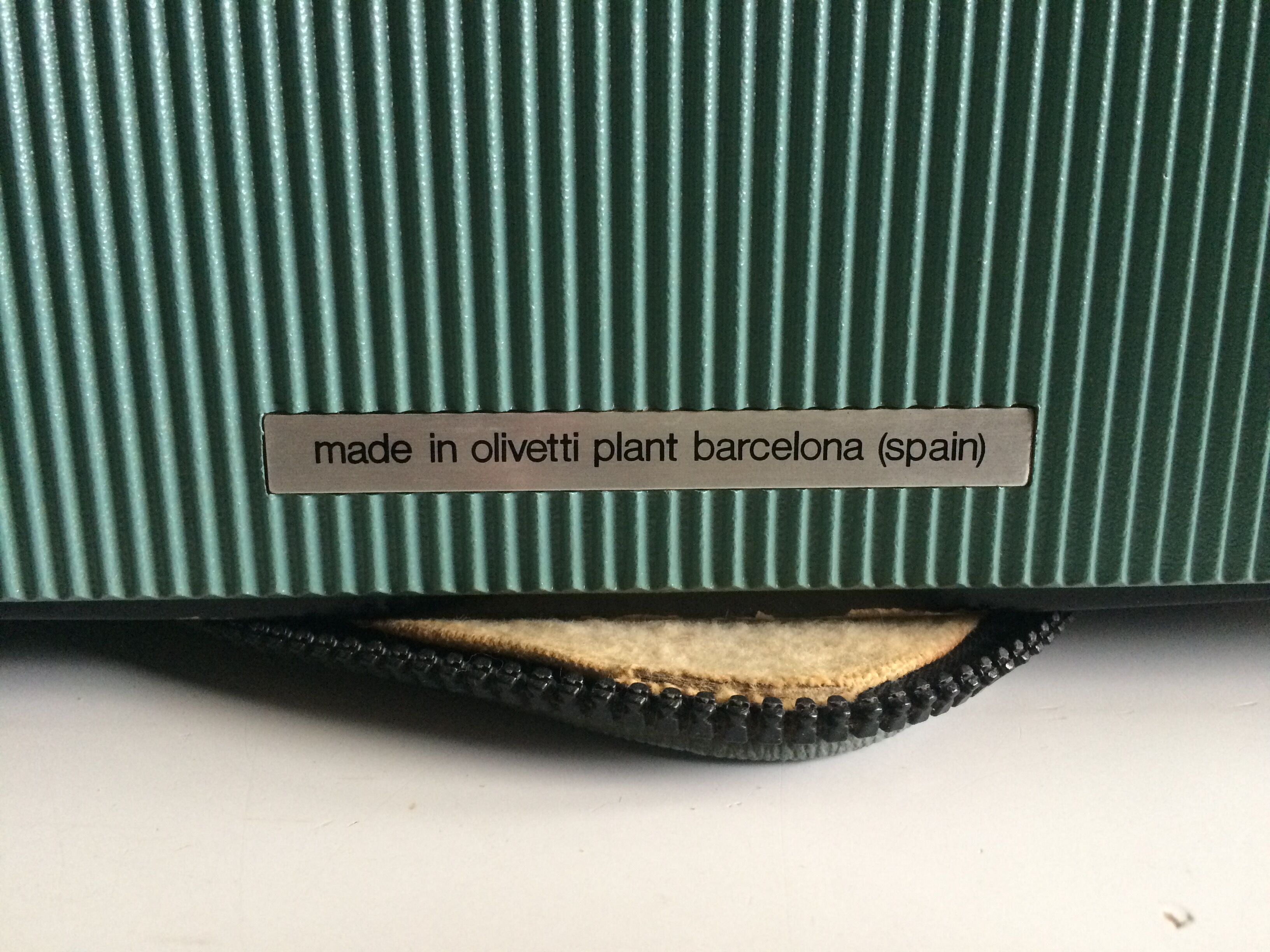 Machine à écrire mécanique vintage portable Olivetti Lettera 32