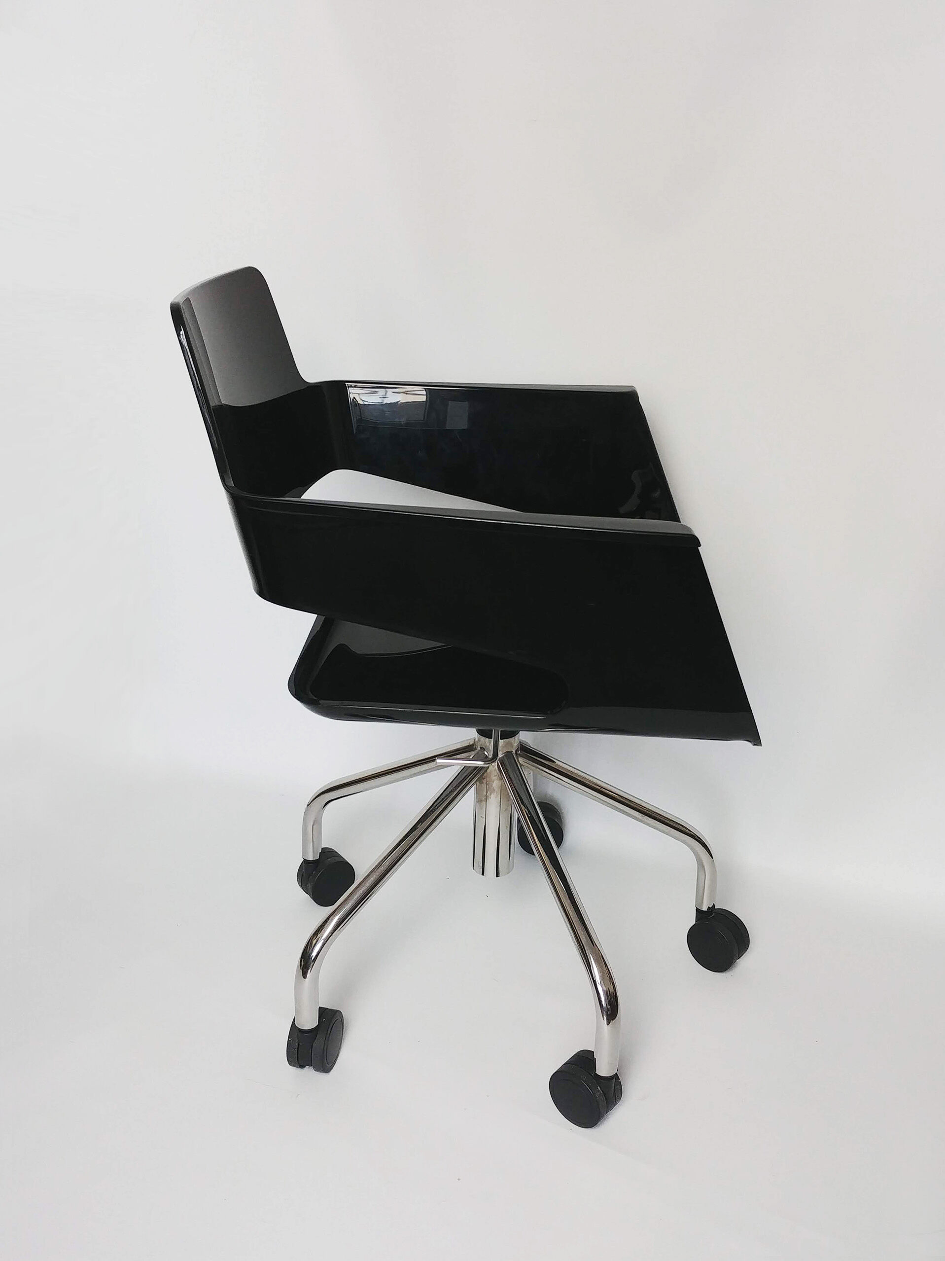 'B32' armchair by Robby & Francesca Cantarutti, editor Armet, Manzano Italy