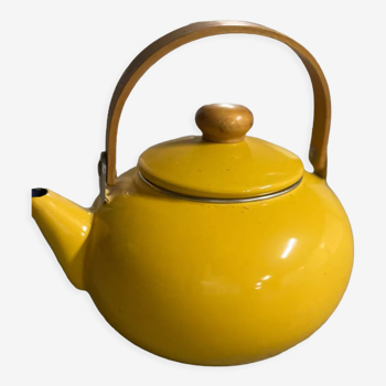 Enamelled kettle