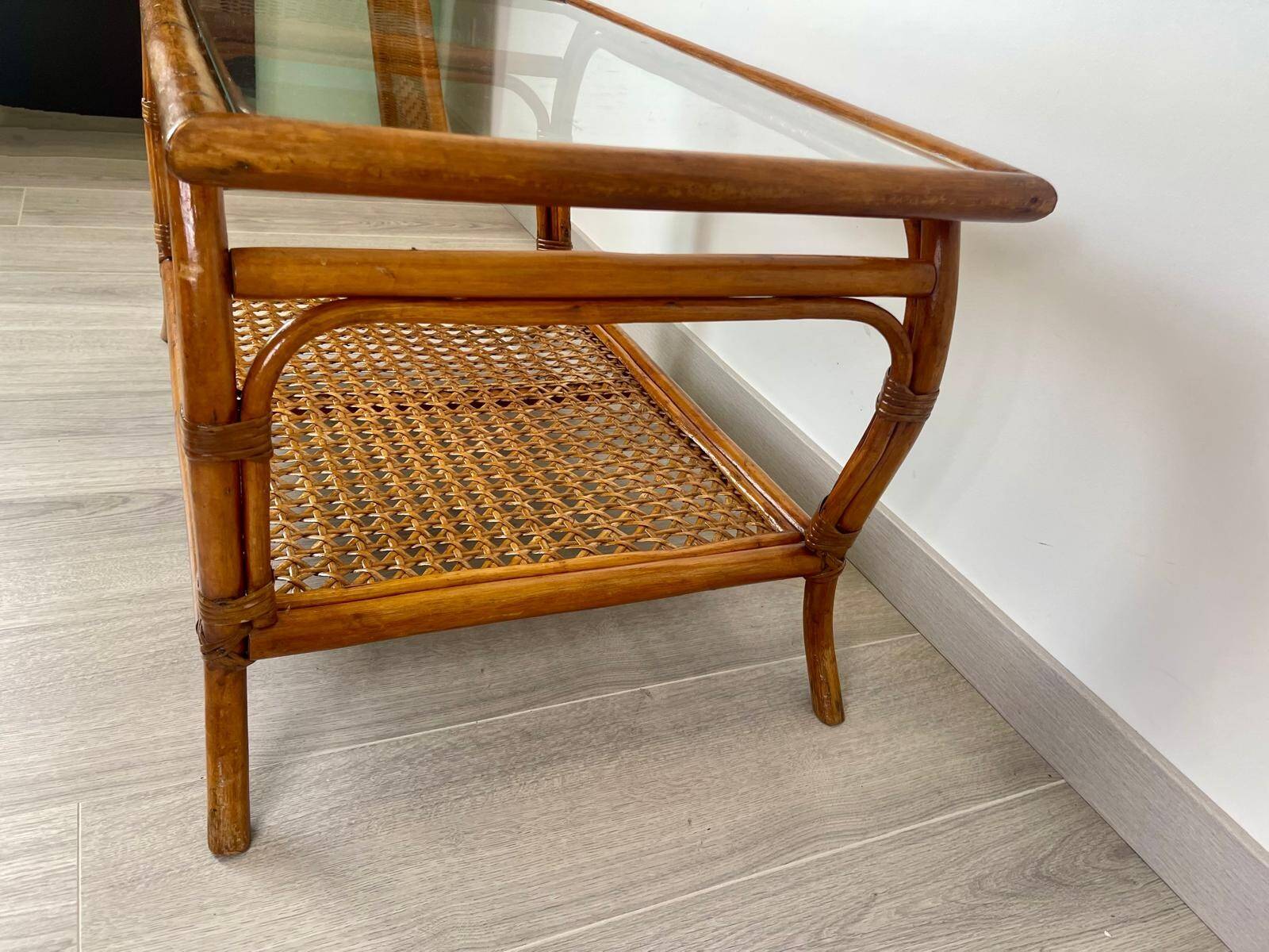 Vintage rattan & glass coffee table – 86 cm – authentic charm