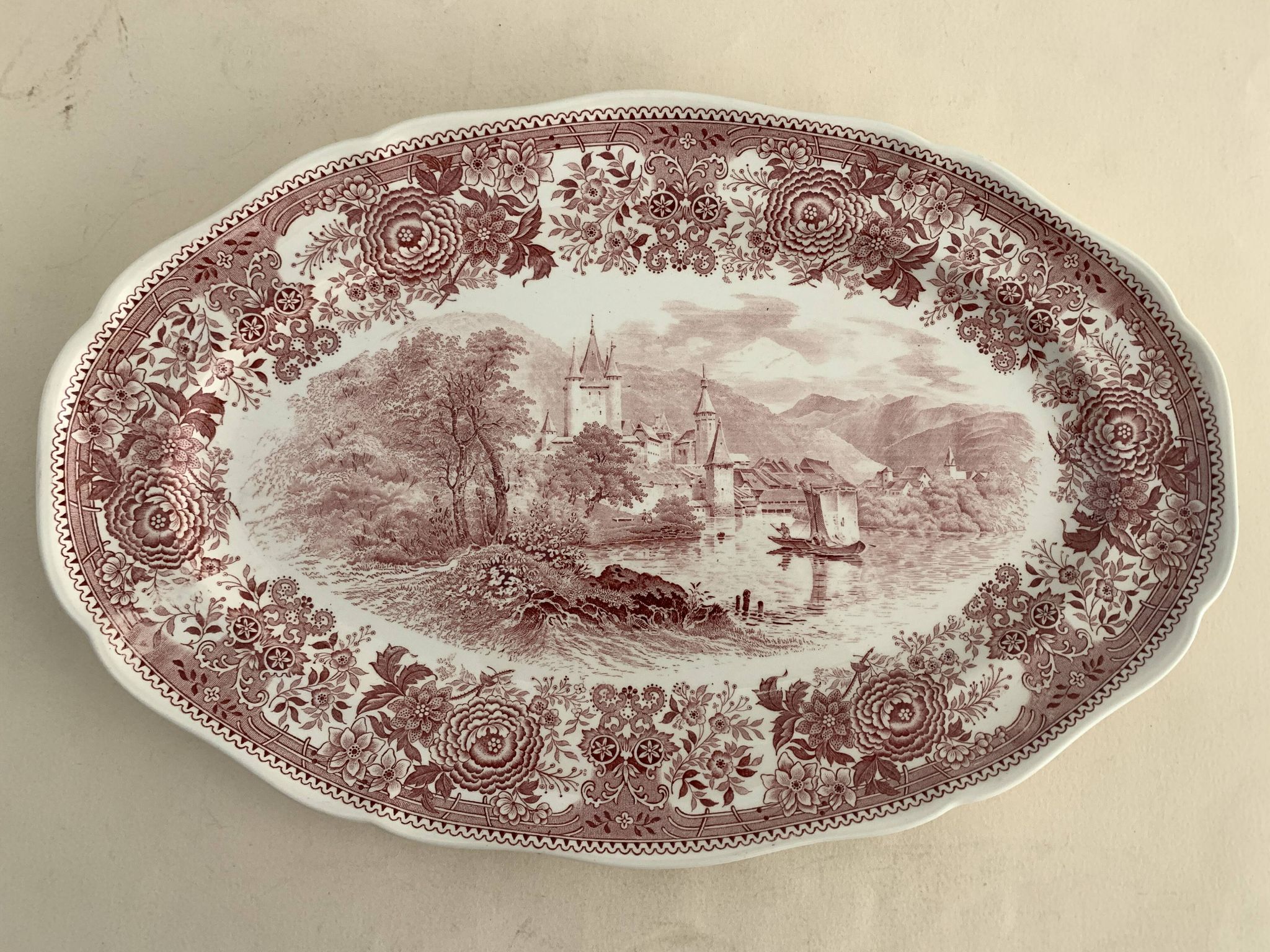 Oval flat Villeroy and Boch, model Burgenland red