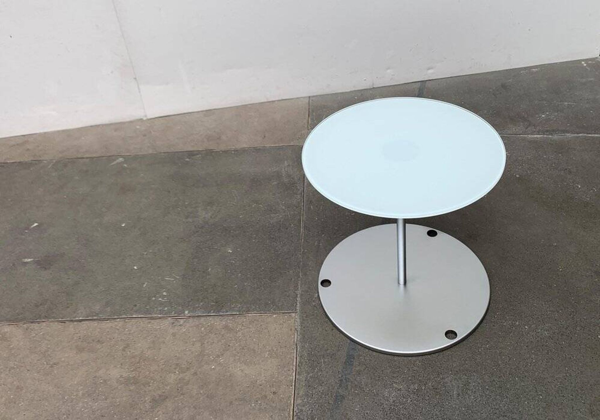 Table d'appoint de la série Drift allemande postmoderne par Walter Knoll, années 1990