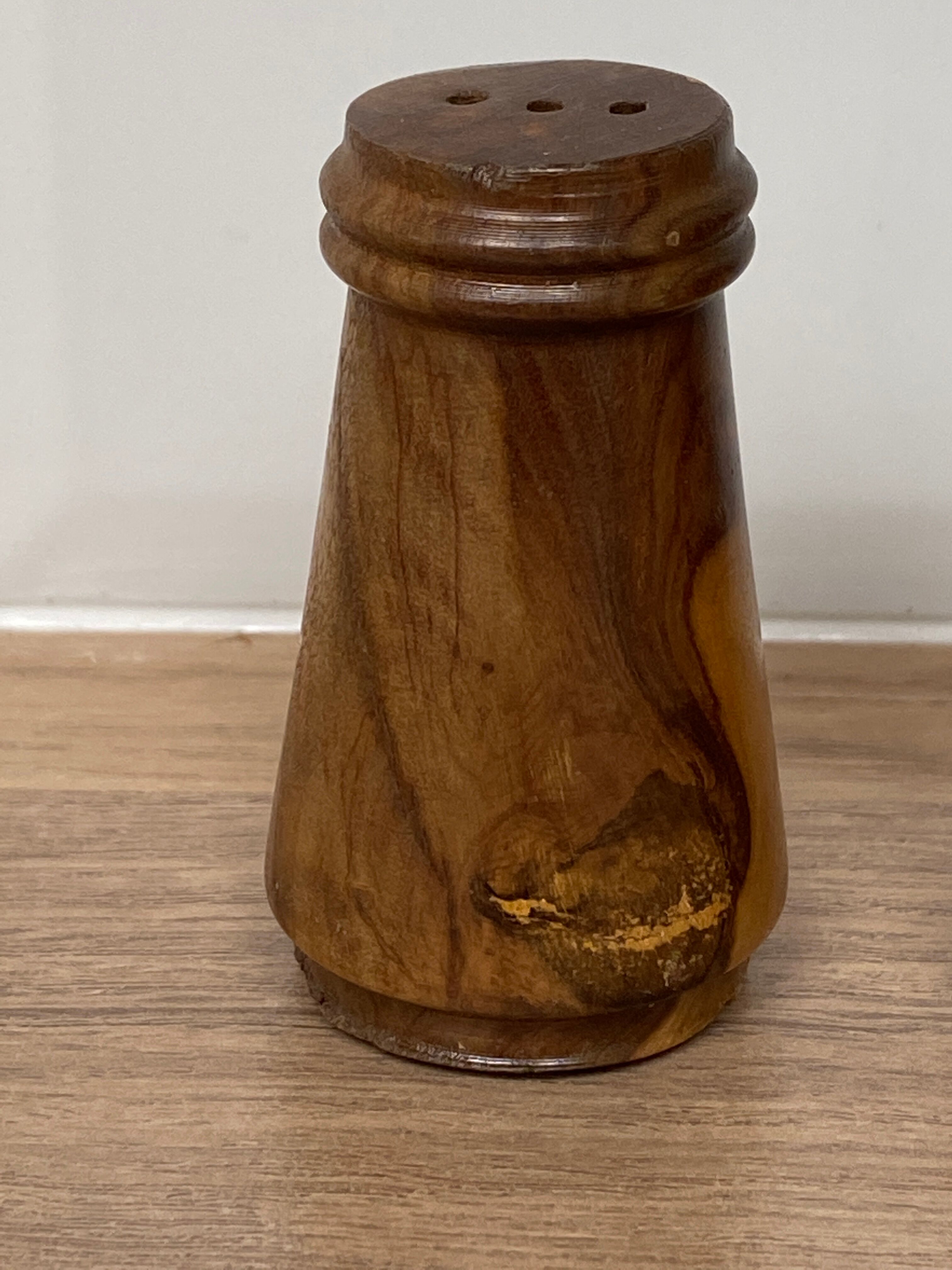 Salt and pepper shaker in Olivier