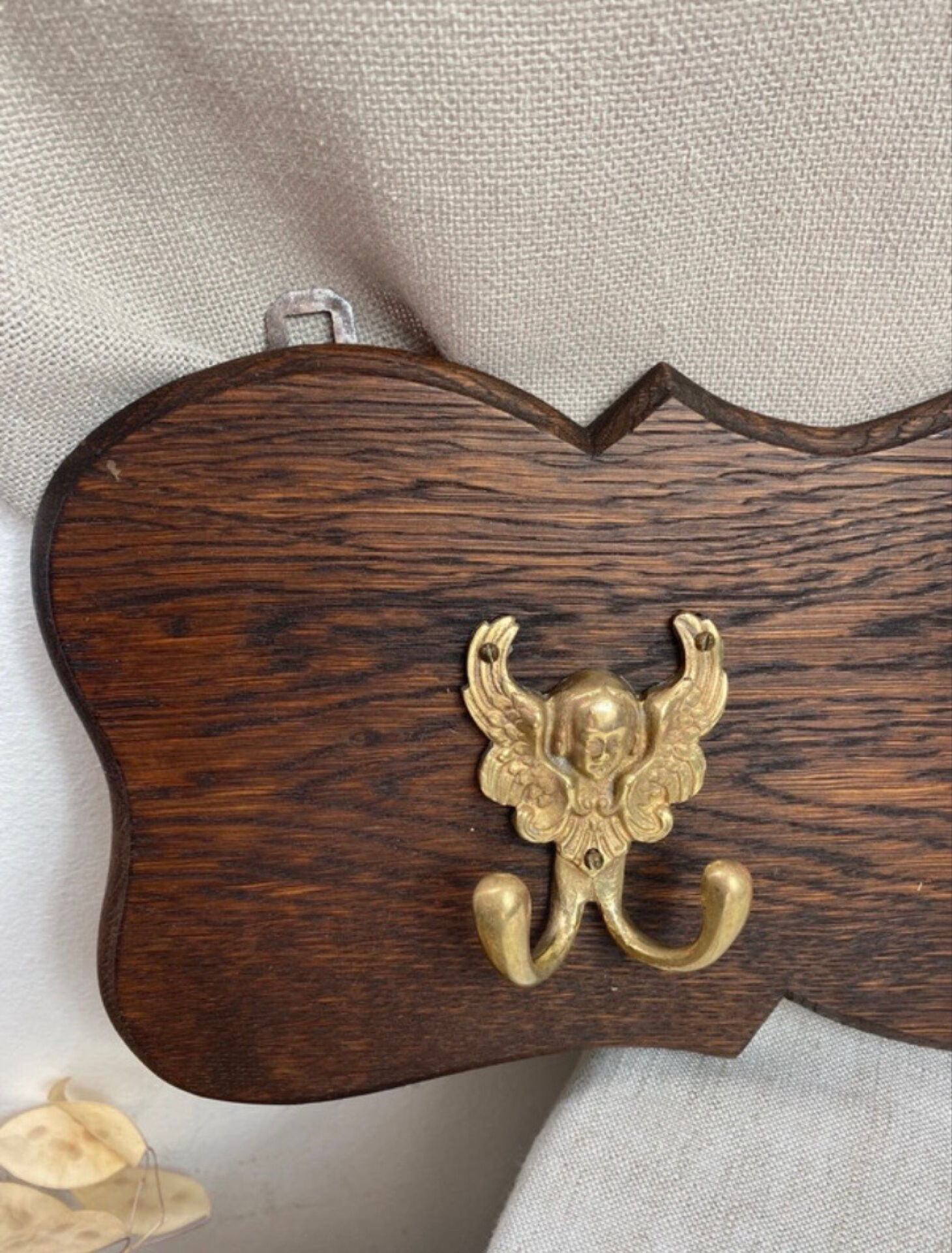 Porte-manteaux mural en bois, trois crochets en bronze