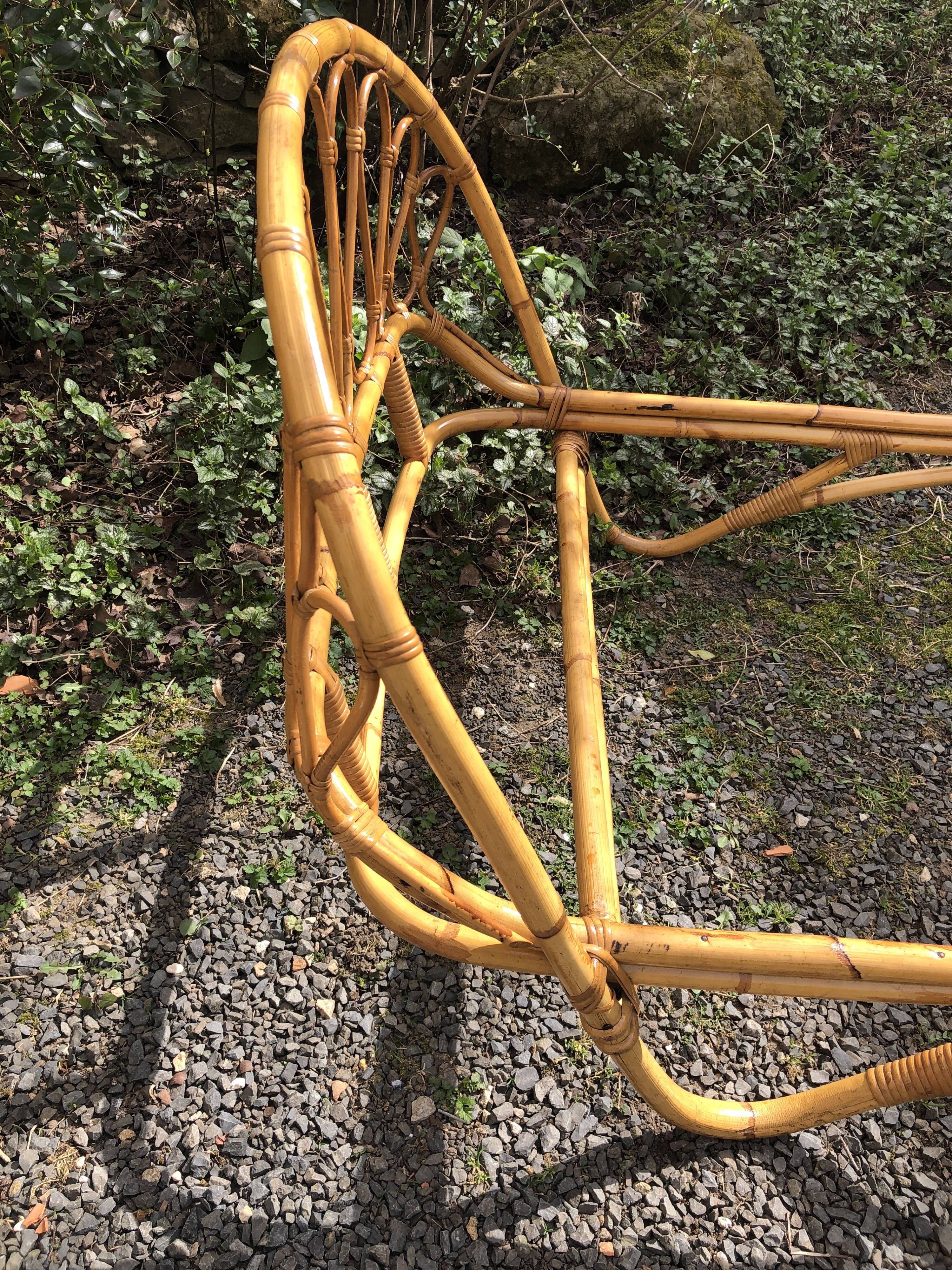 One-seater rattan bed