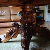 Pedestal table