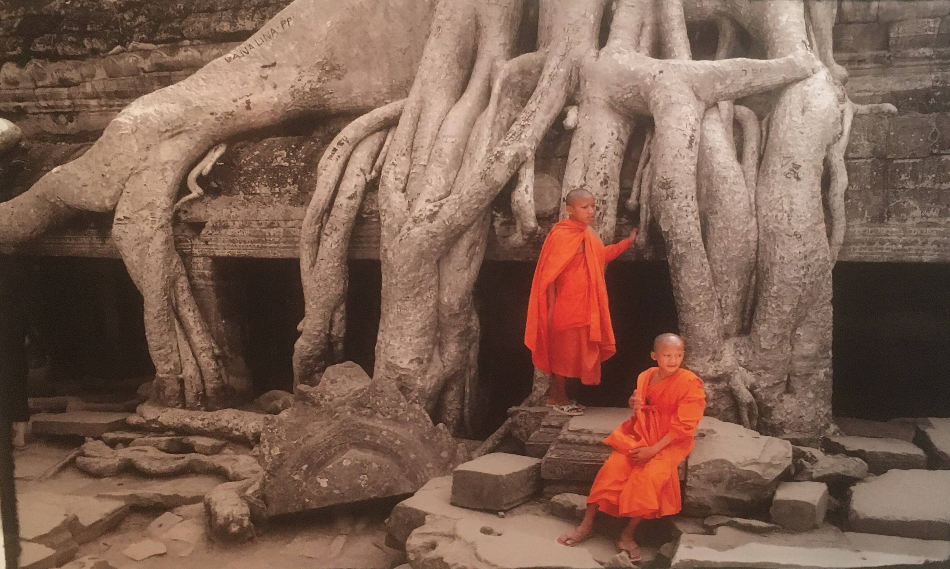 Framed photo "Buddhist children, Angkor"