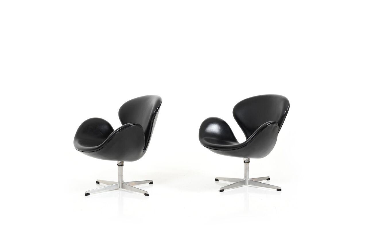 Pair of old Swan armchairs by Arne Jacobsen for Fritz Hansen 1963
