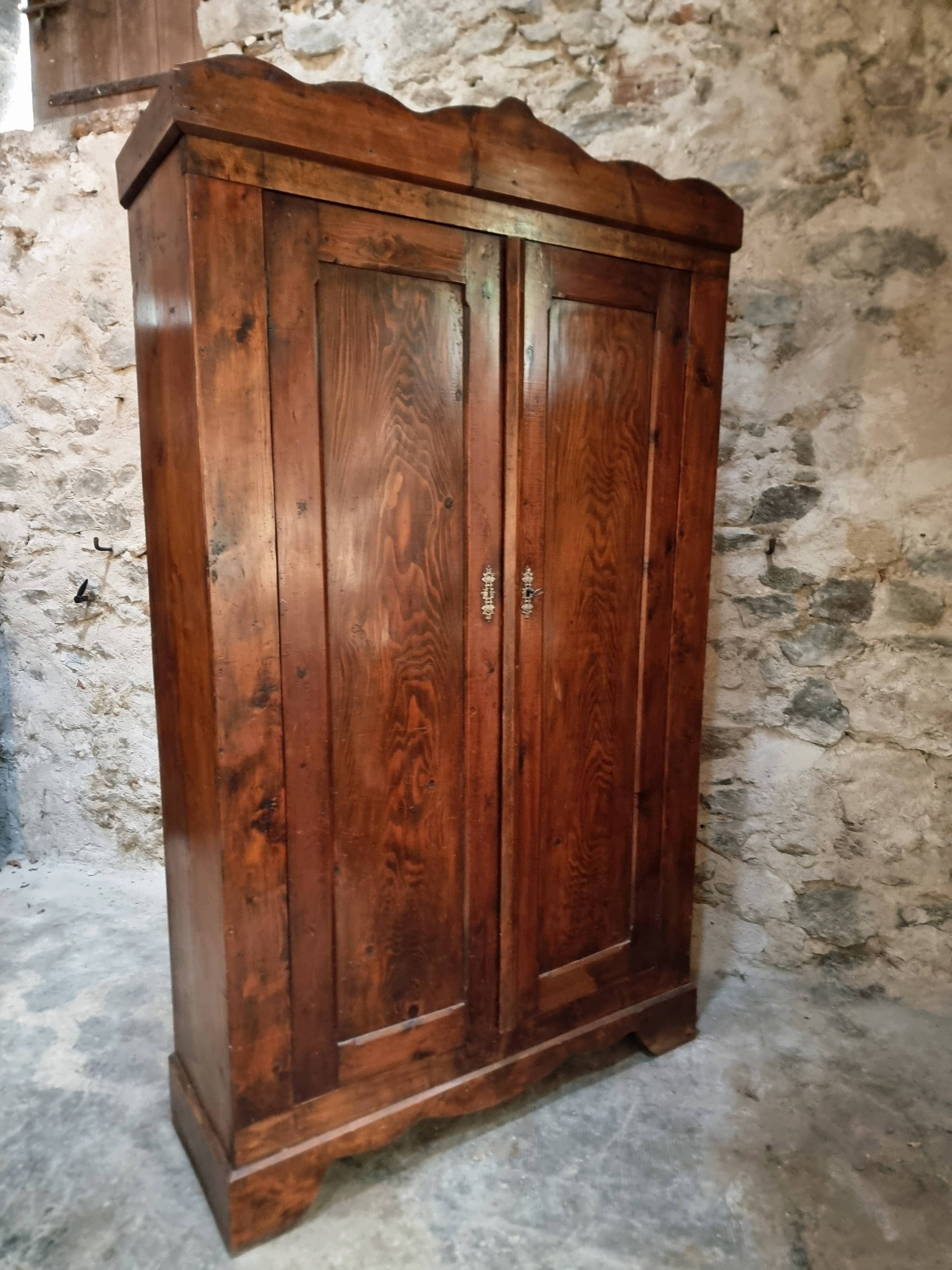 Antique French pine bonnetière – rustic country wardrobe – circa 1900–1920