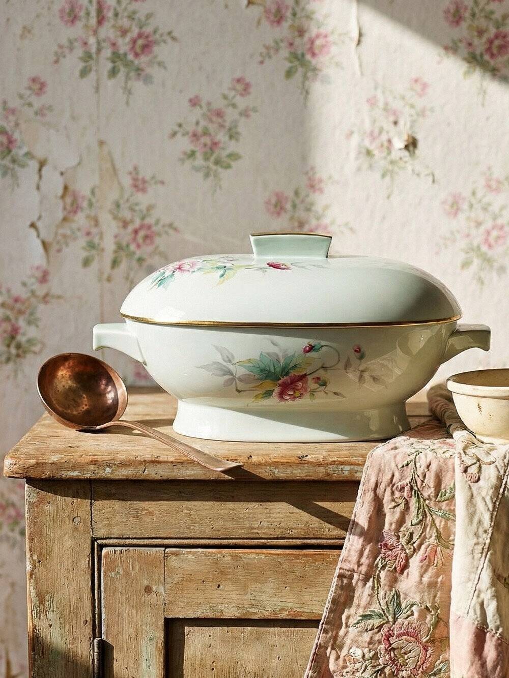 Art Deco style soup tureen with floral decoration, vintage celadon porcelain from Limoges, France.