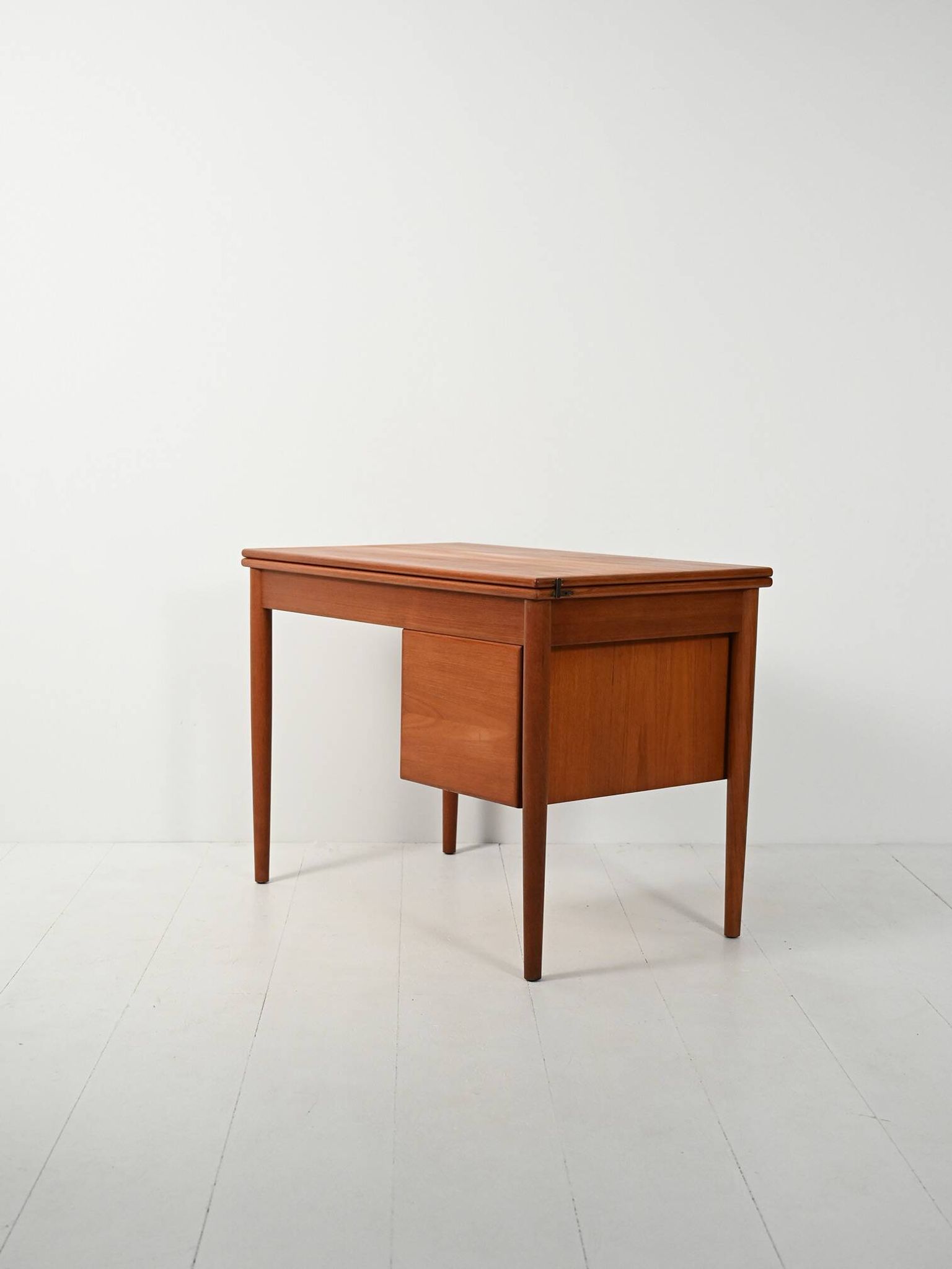 Bureau vintage en teck à rabat scandinave