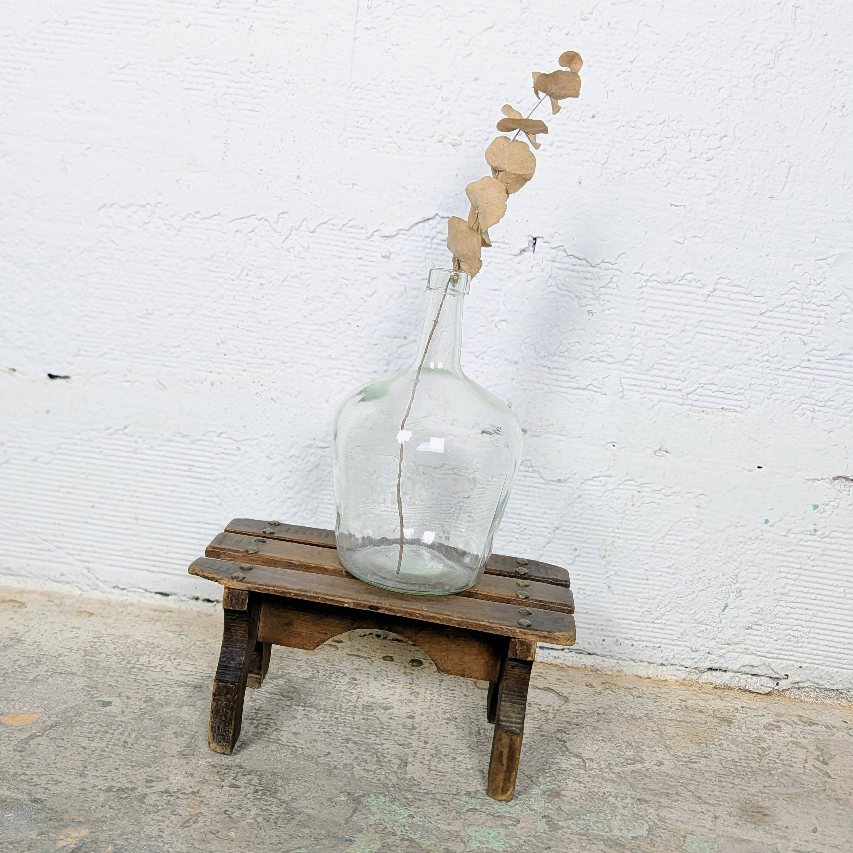 Petit tabouret / repose-pieds en bois