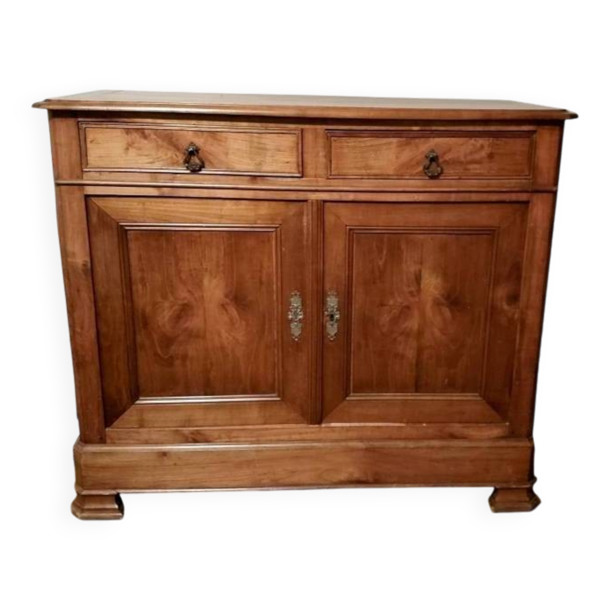 Chest of drawers from the late 1800s in solid cherry wood.