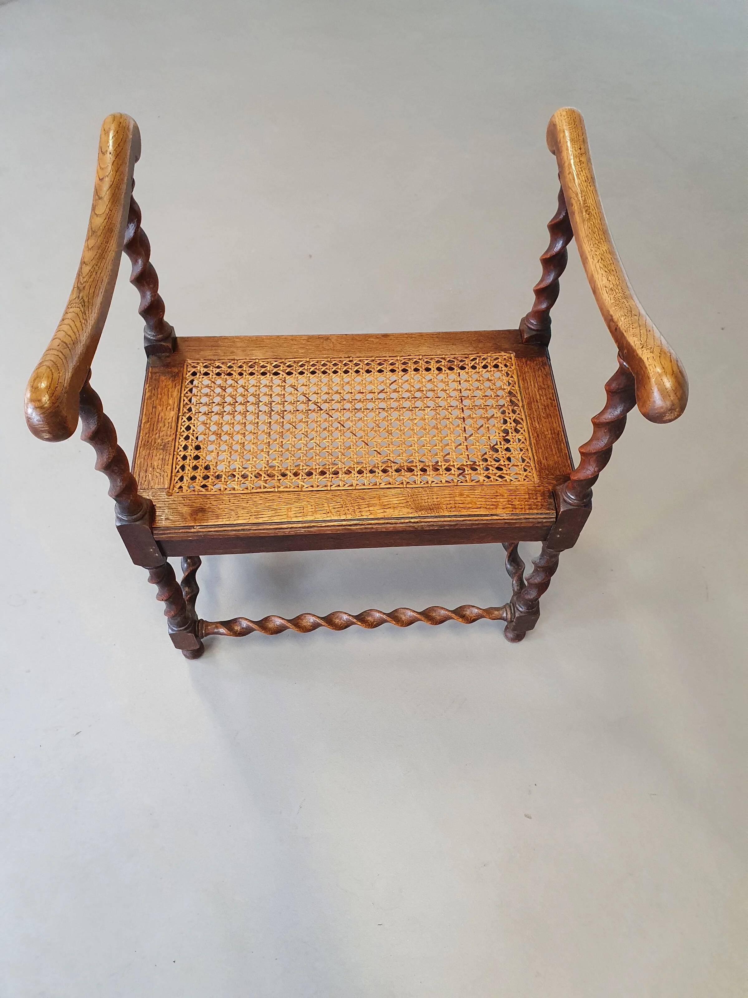 Wokkel chair with armrests and webbing seat