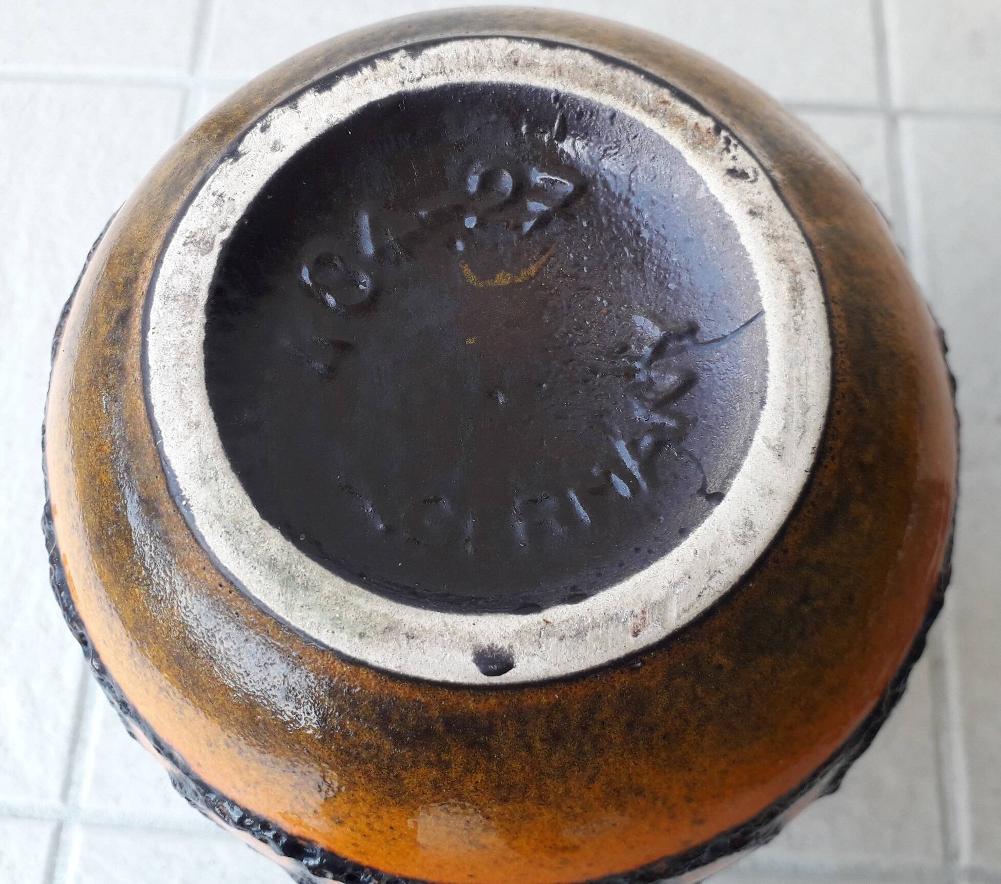Vase en céramique orange et marron