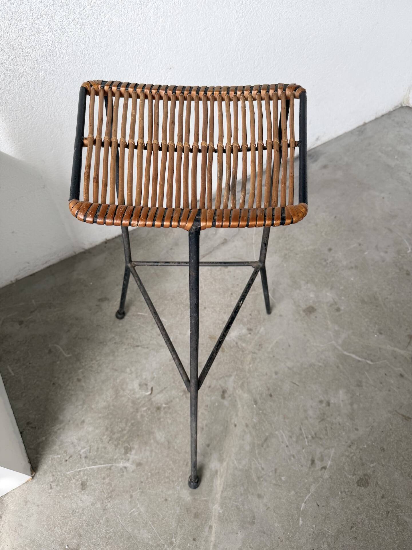 Wicker and metal stool Dennis Lennon 1950
