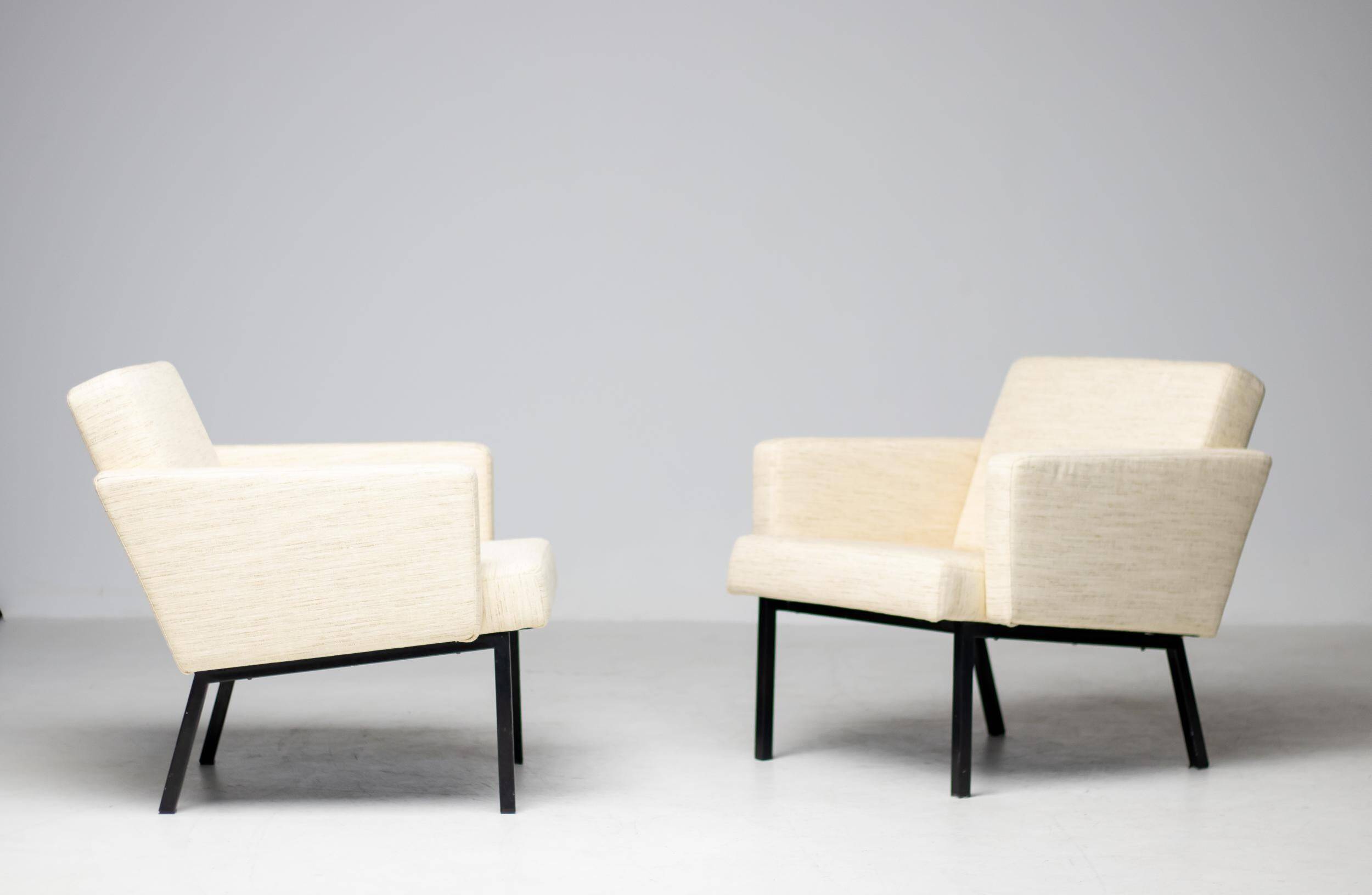 Pair of cream wool lounge chairs Martin Visser SZ48