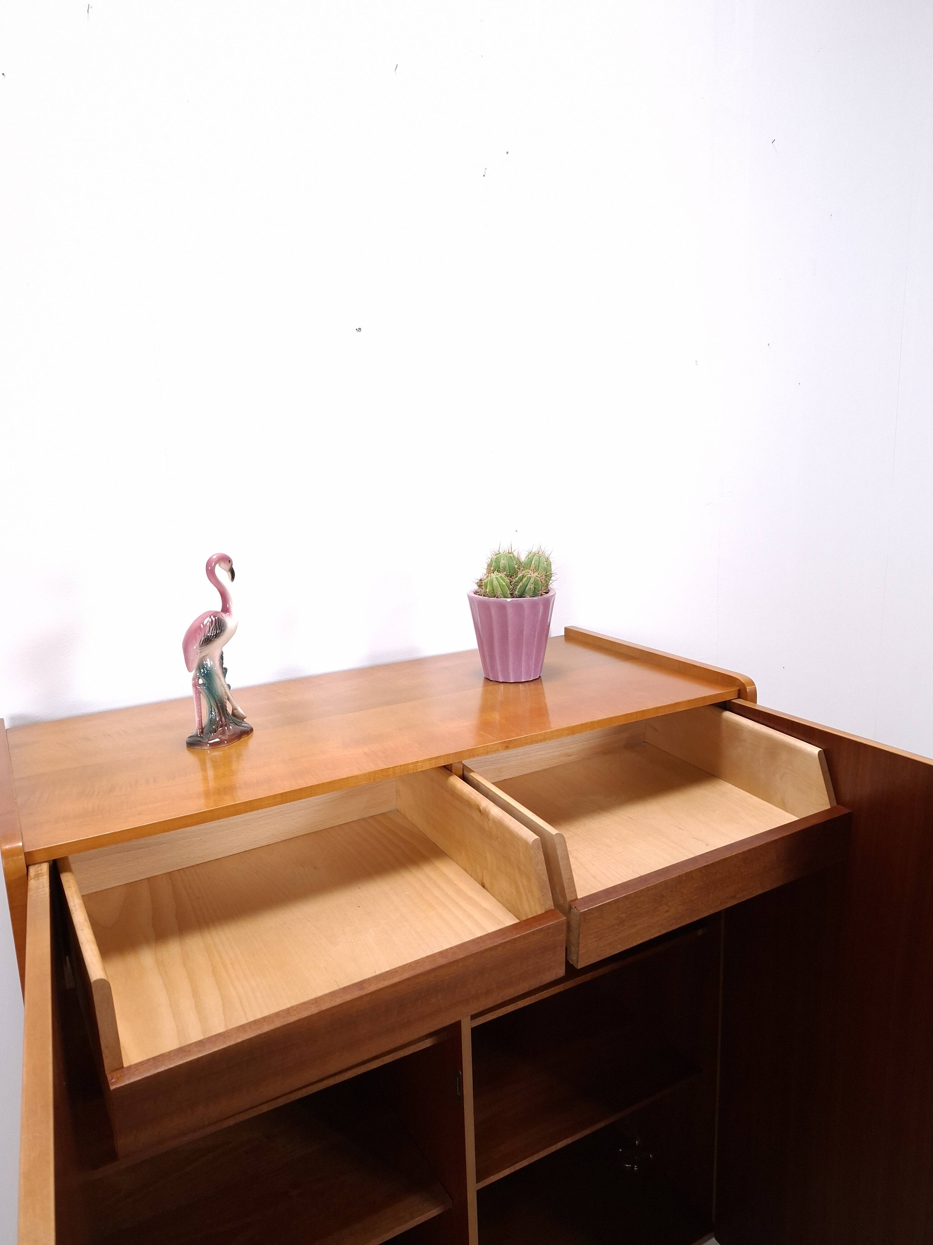 Kledingkast met legplanken en lades, opbergkast