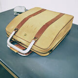 Olivetti Typewriter Lettera 22